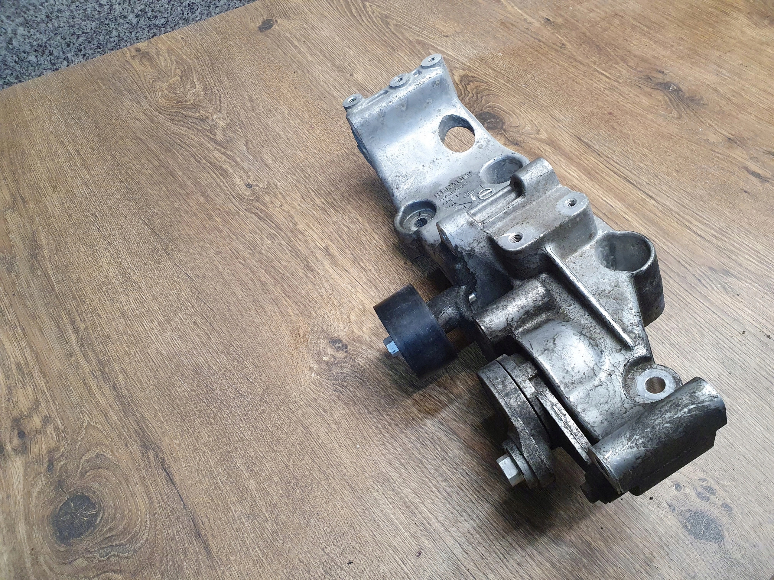 NAVARA D23 2.3 DCI DRŽIAK ALTERNÁTORA  117107563R