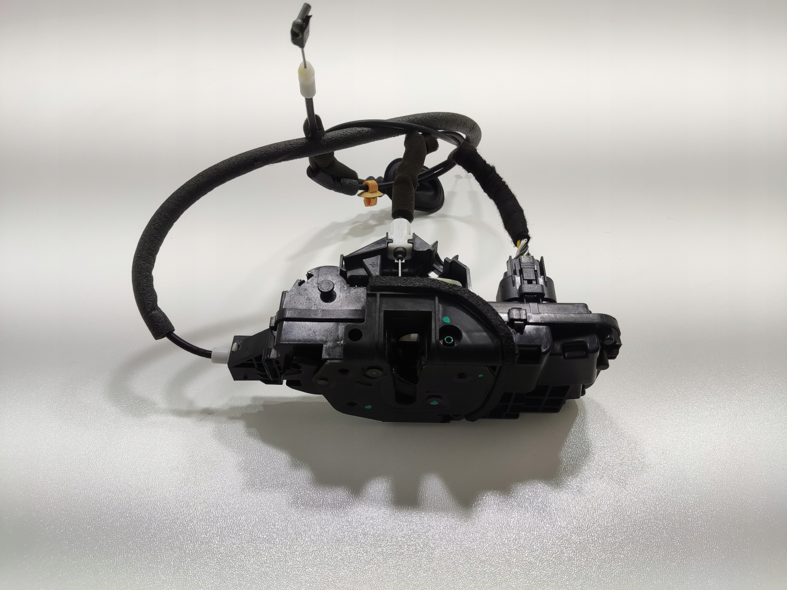 ZAMOK PRAVYCH ZADNYCH DVERI BYD SEAL 8 PIN EKEA-6205209C 2024-2025
