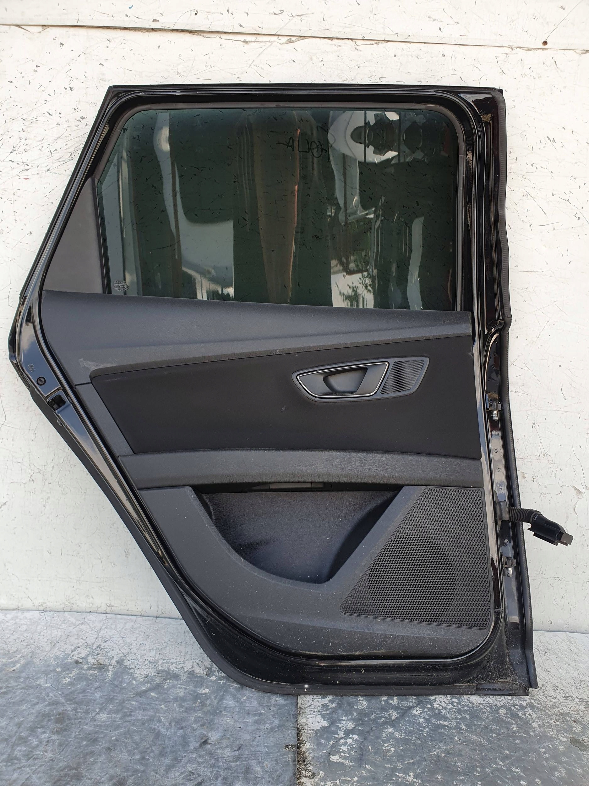 Seat Leon 3 III kombi LAVE ZADNE DVERE