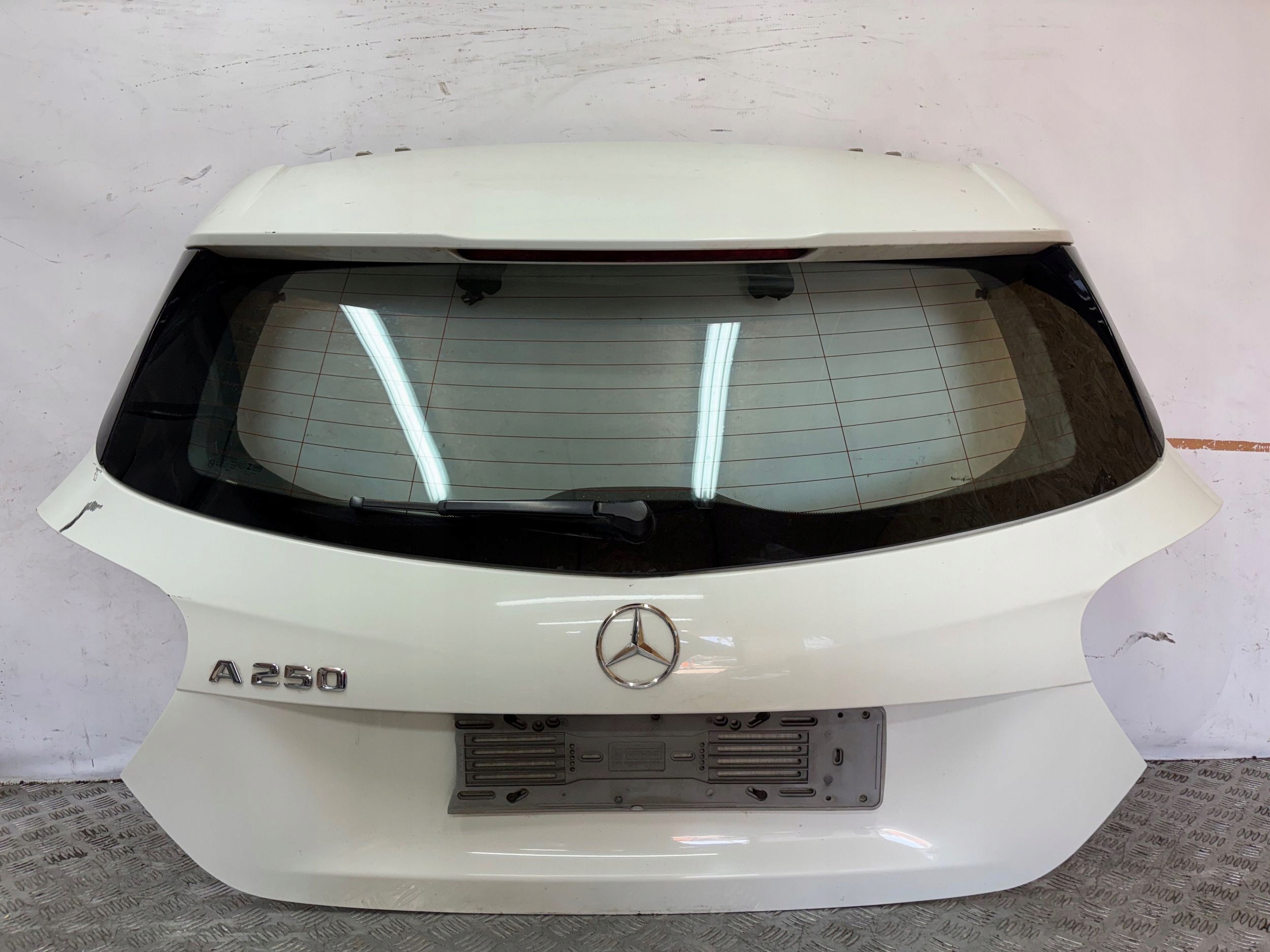 ZADNÁ KAPOTA MERCEDES A KLASA W176 12-