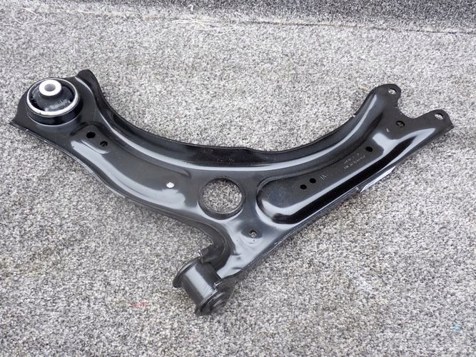 AUDI SEAT SKODA VW PRAVE RAMENO 2Q0407152D