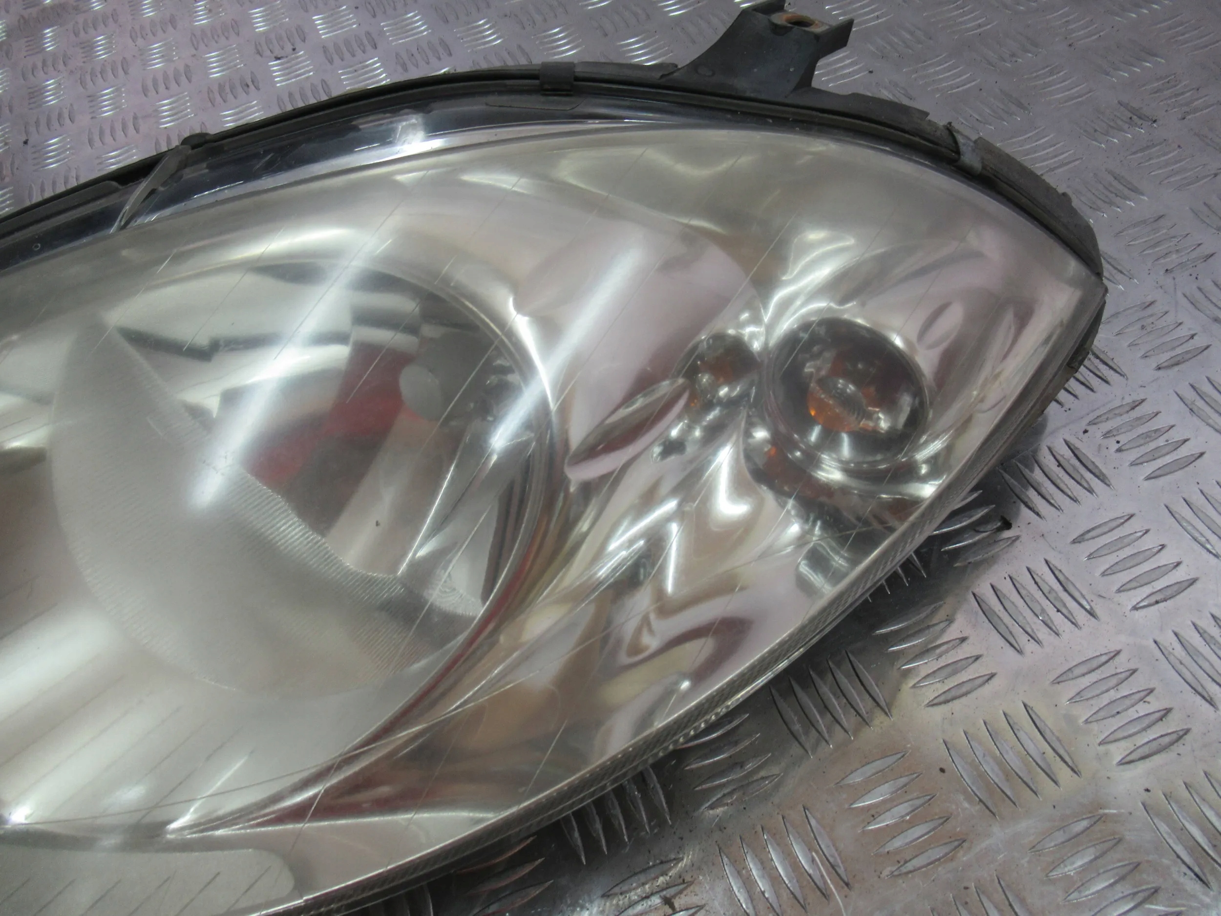 LAVE PREDNE SVETLO MERCEDES A KLASA W169