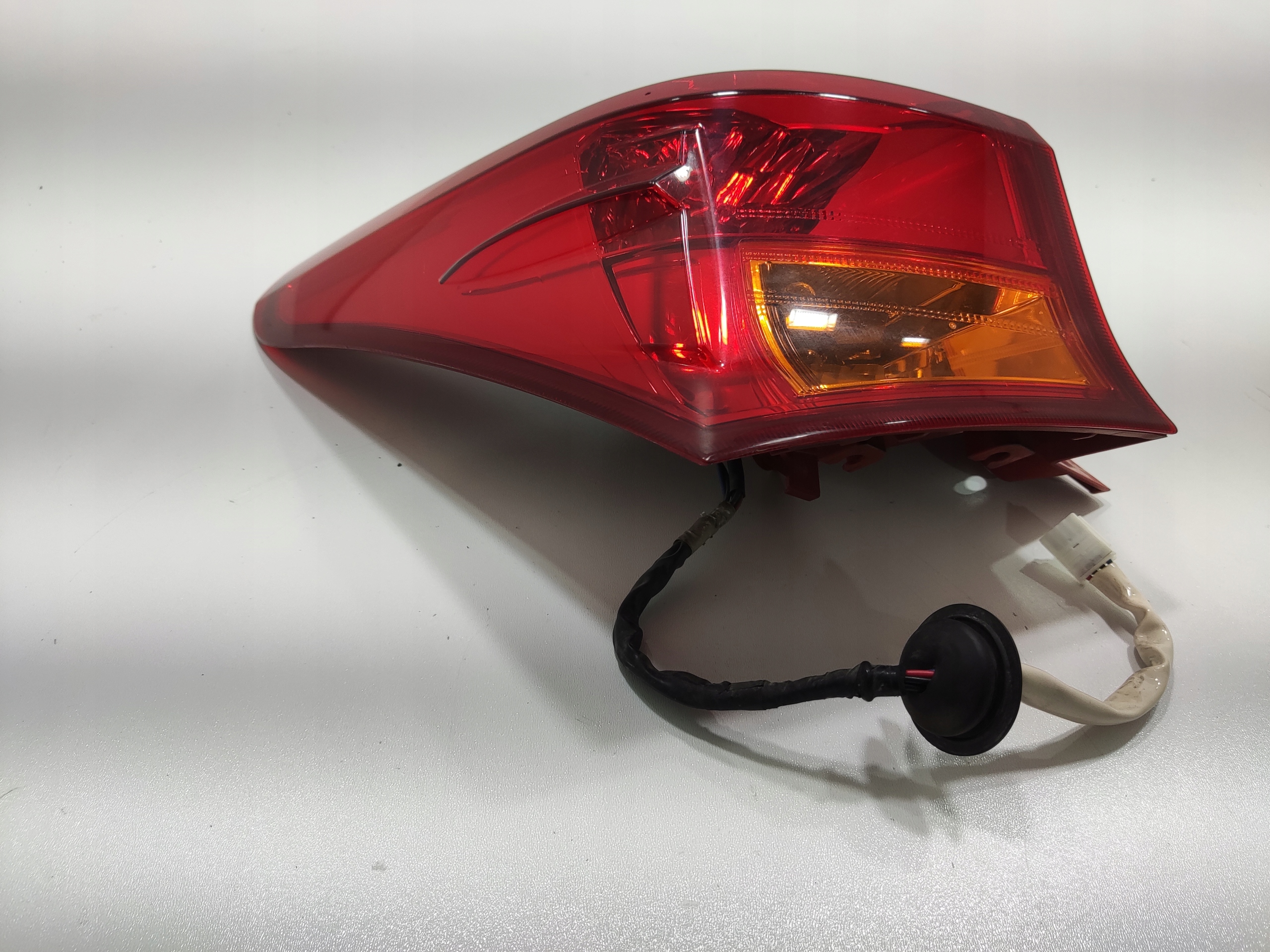 LAVE ZADNE SVETLO BLATNIKA TOYOTA AURIS II E18 HATCHBACK 2012-2015