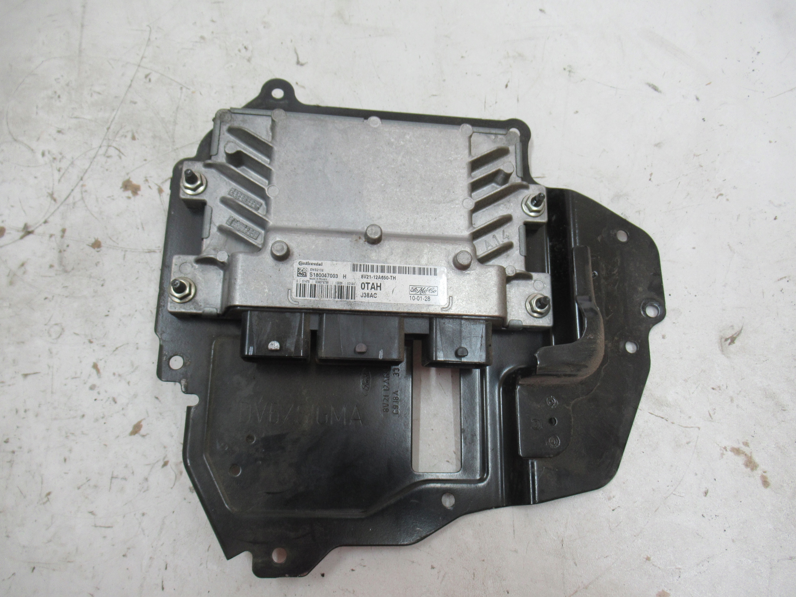 RIADIACA JEDNOTKA 8V21-12A650-TH FORD FIESTA 1.4