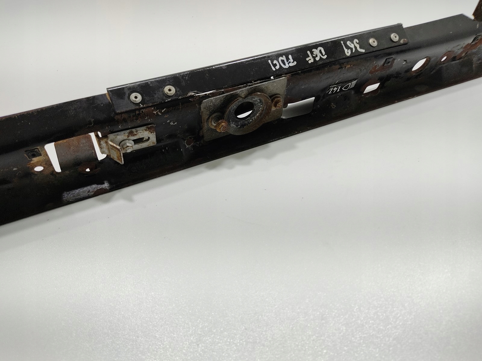 PREDNÉ ČELO VÝSTUHA LAND ROVER DEFENDER 2007-2014