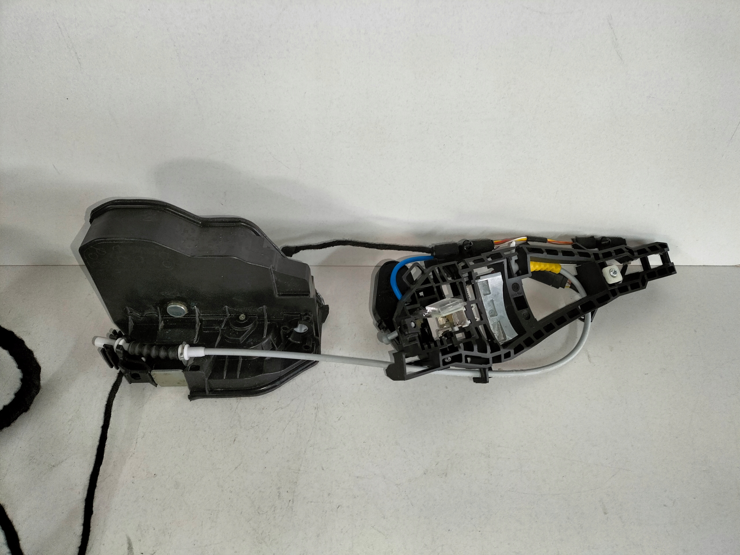ZAMOK LAVYCH PREDNYCH DVERI BMW 1 F21 11- BMW 2 F22 14-