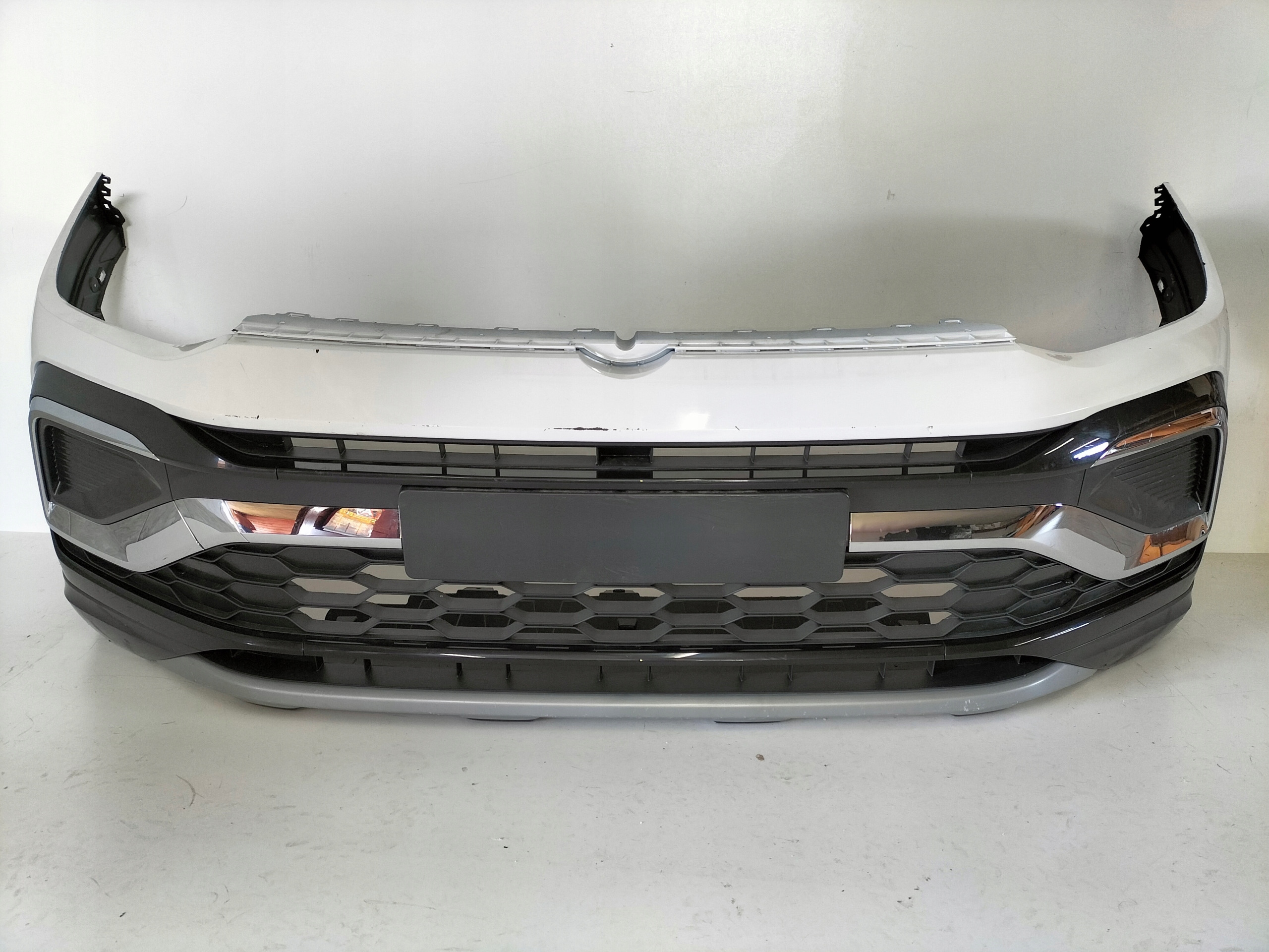 PREDNÝ NÁRAZNÍK VW TAIGUN 20-