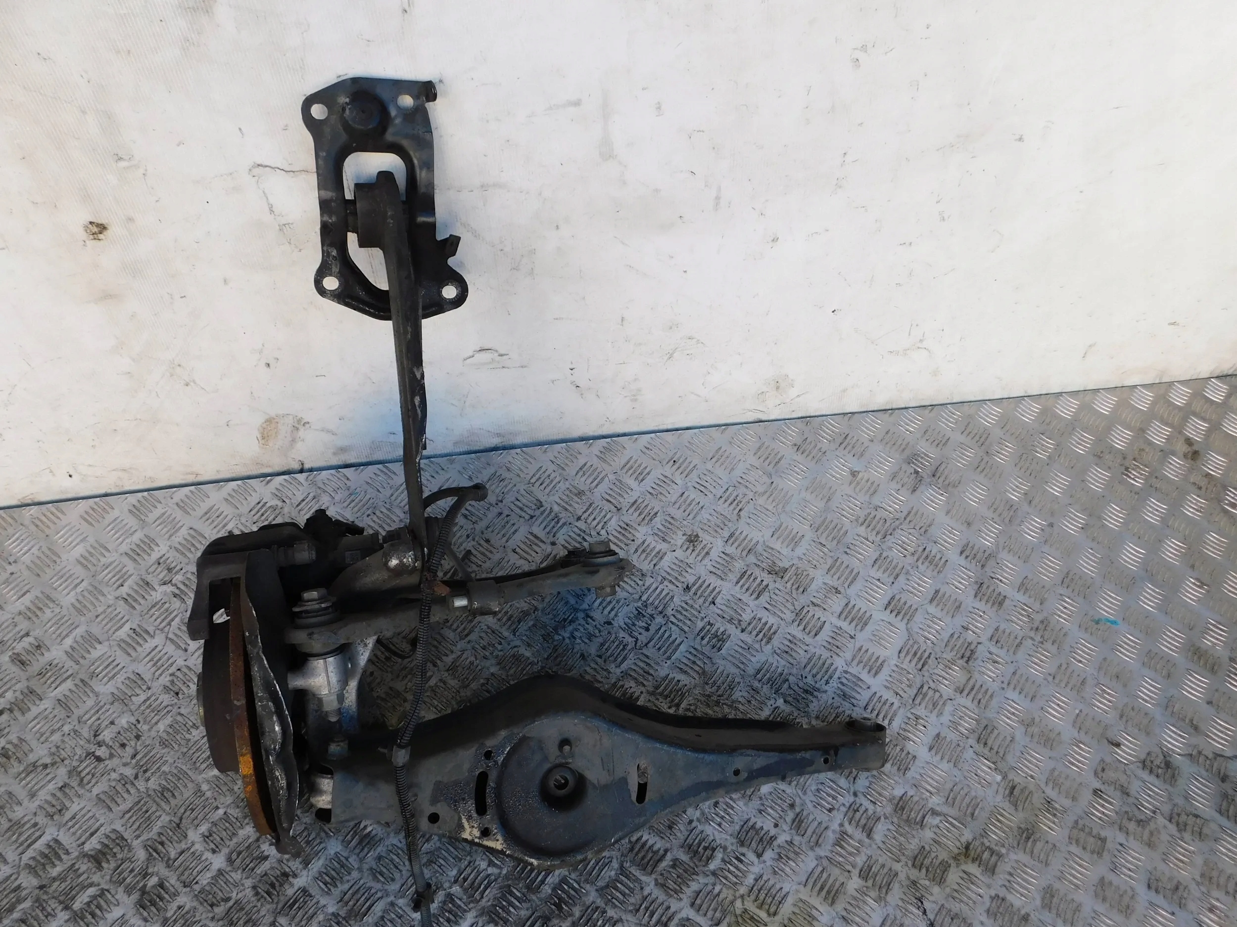 PRAVÉ ZADNÉ RAMENO OTOČ VW PASSAT B7