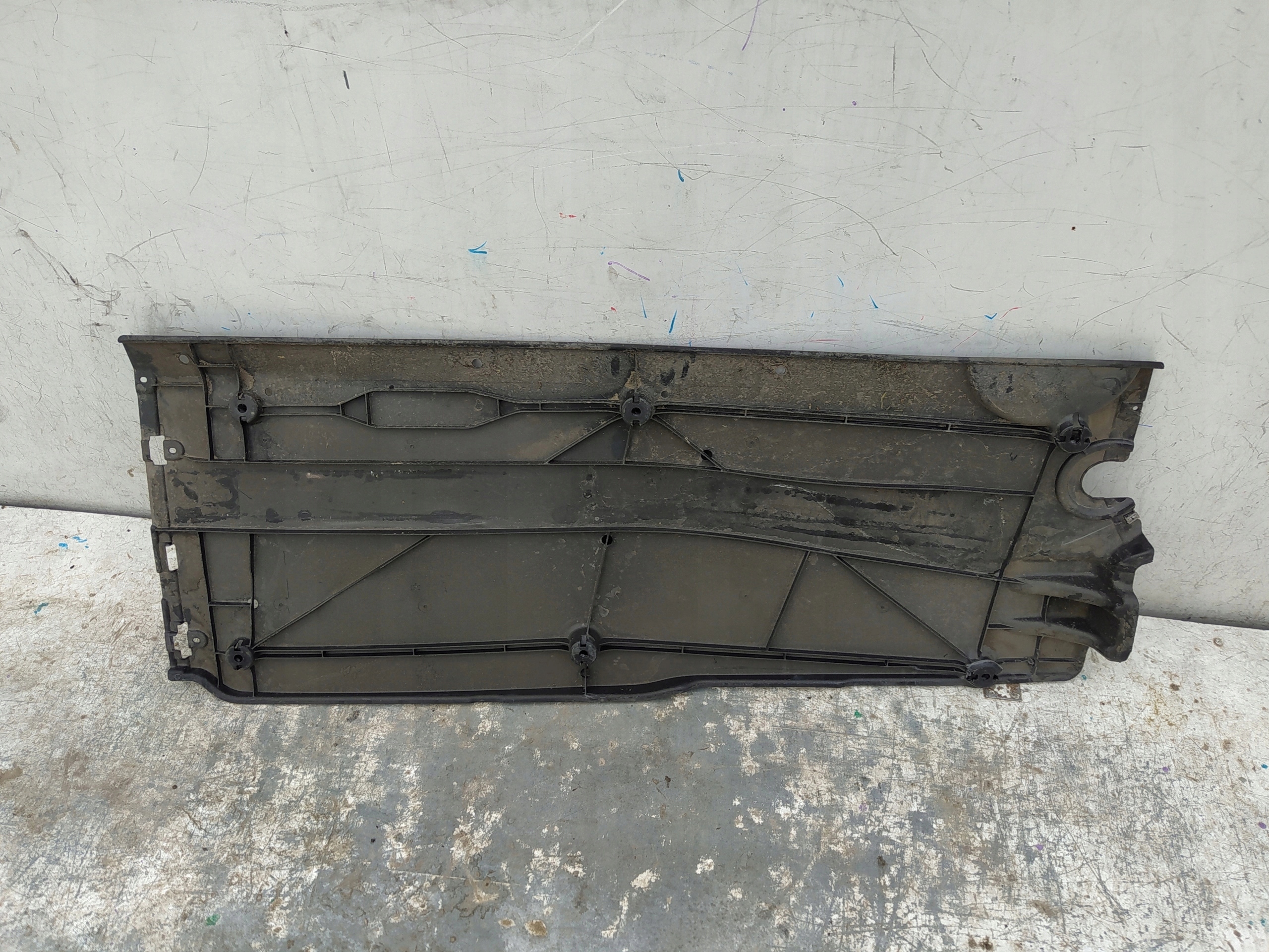 SEAT ARONA KRYT PODVOZKU LAVY 2Q0825201B