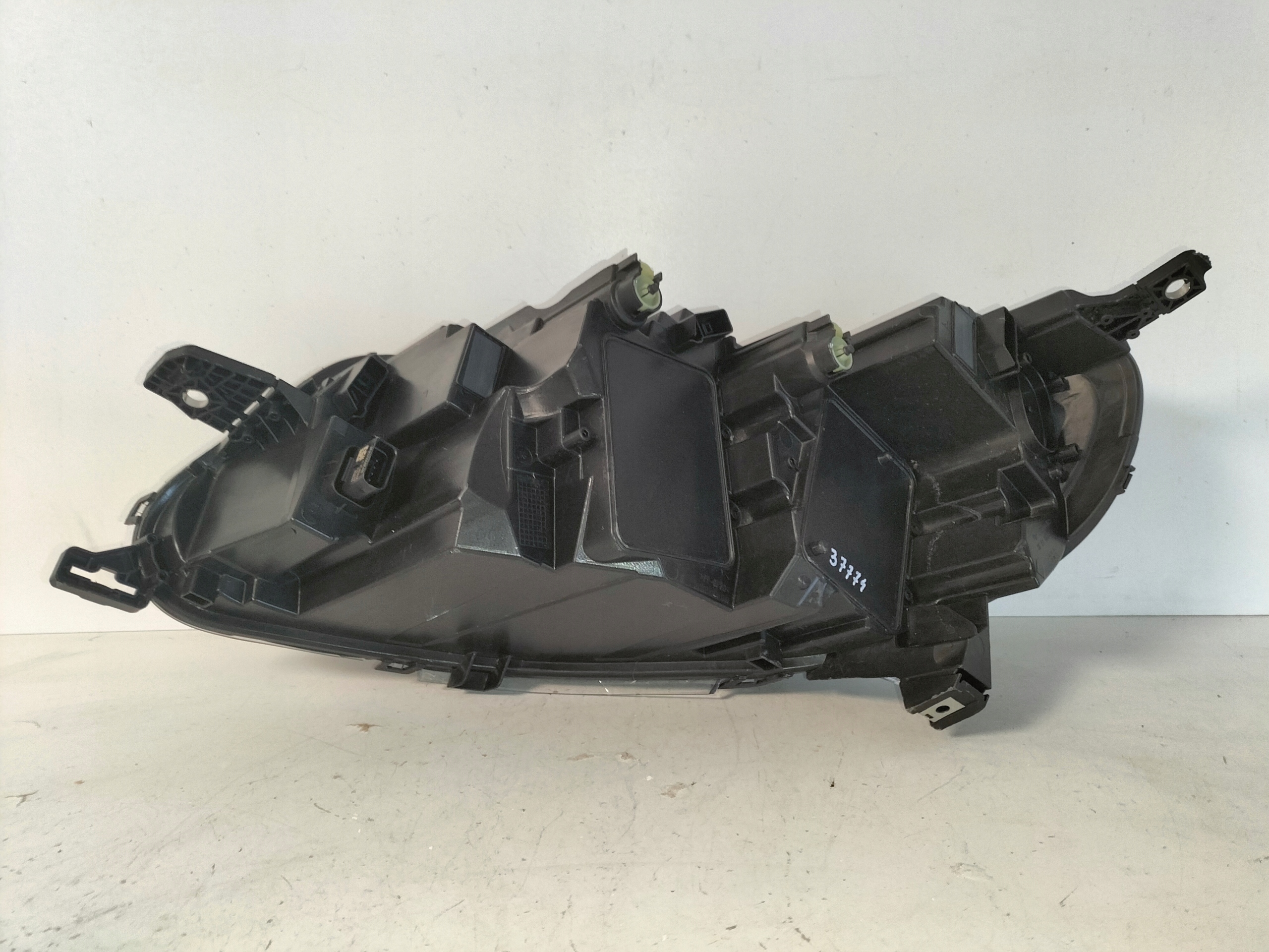 PRAVE PREDNE SVETLO PEUGEOT EXPERT IV 24- FULL LED