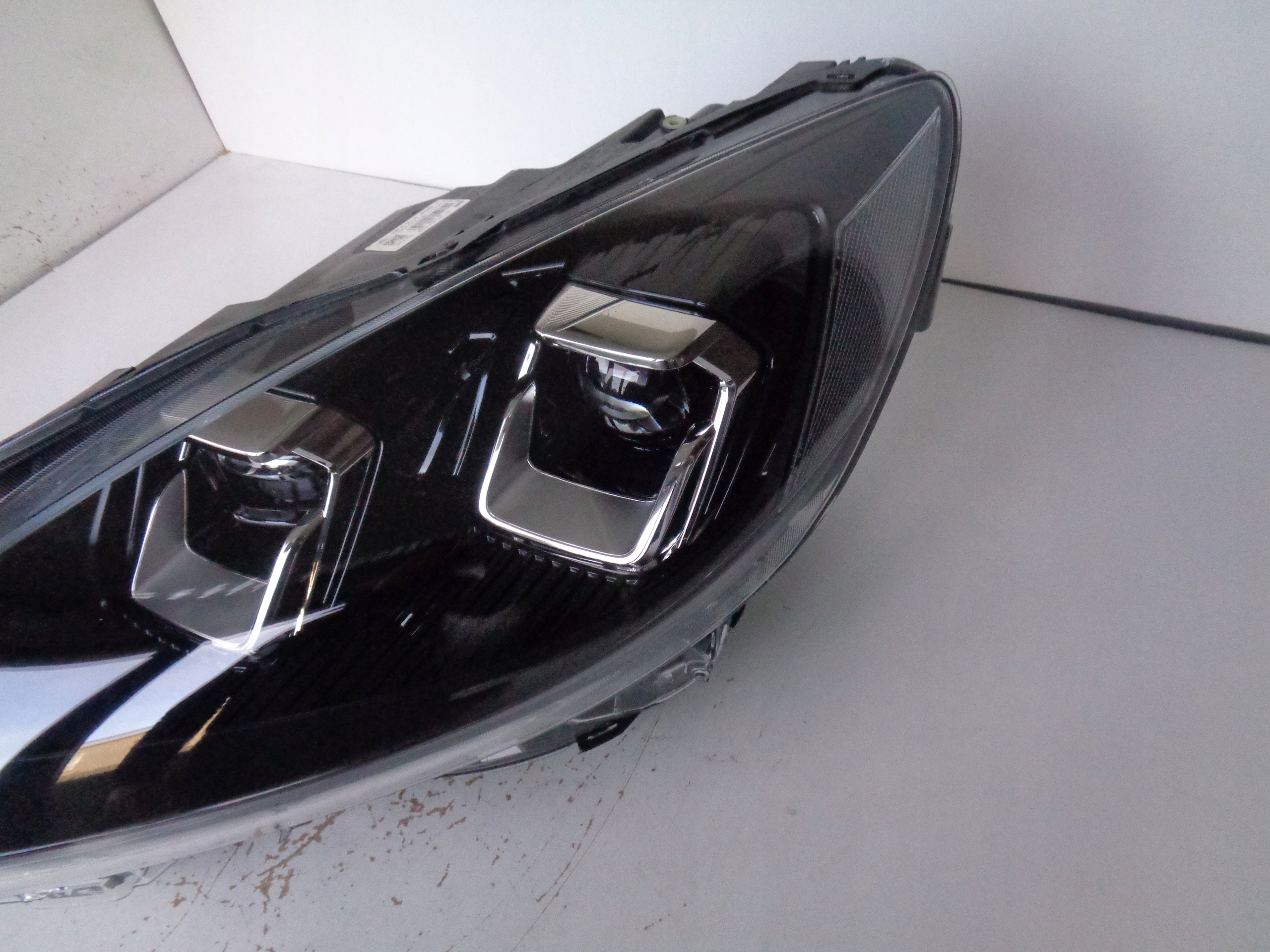 LAVE PREDNE SVETLO FORD KUGA MK3 19- FULL LED