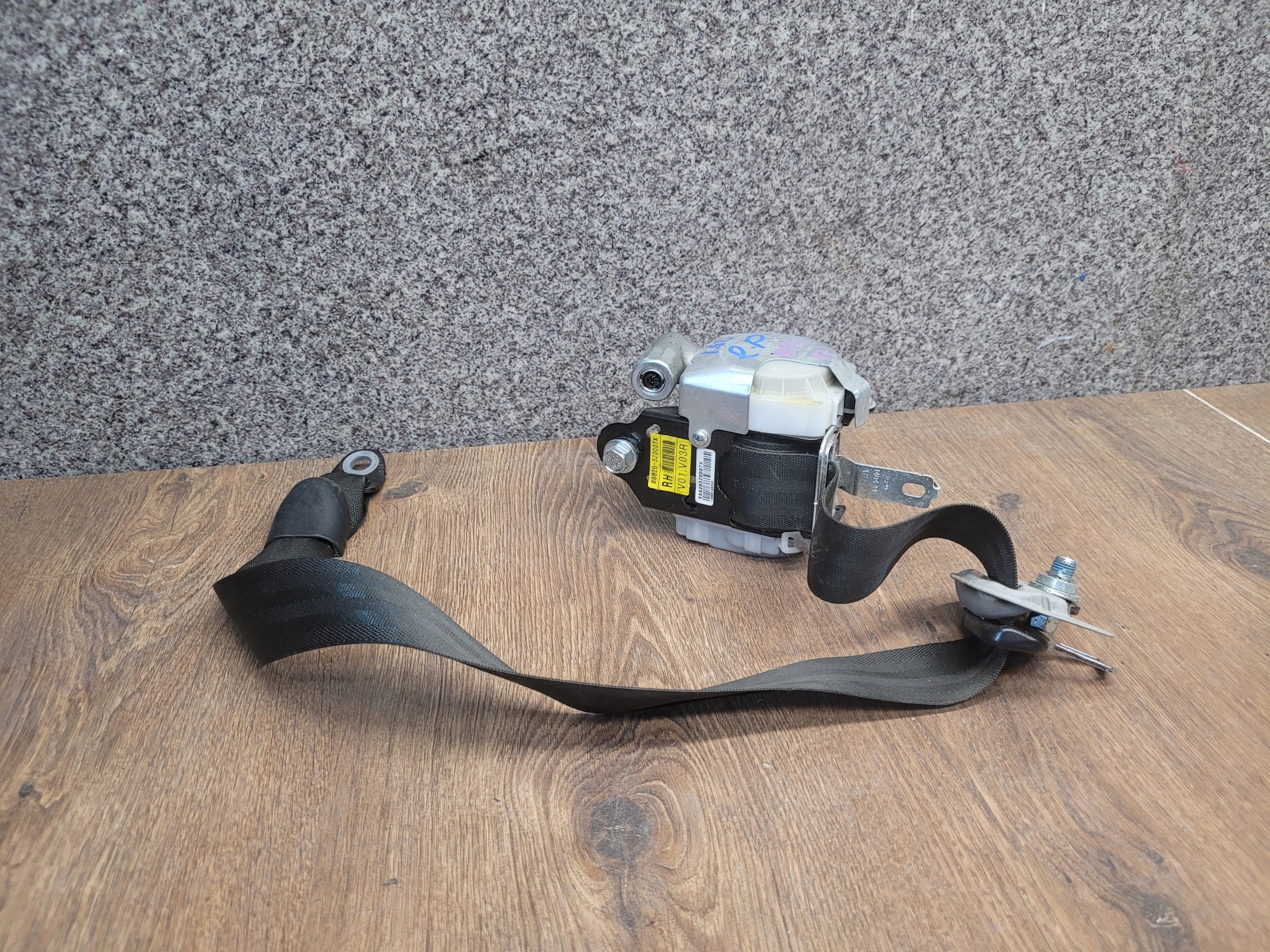 PRAVY PREDNY BEZPECNOSTNY PAS HYUNDAI I40 14R- 88820-3Z000TX