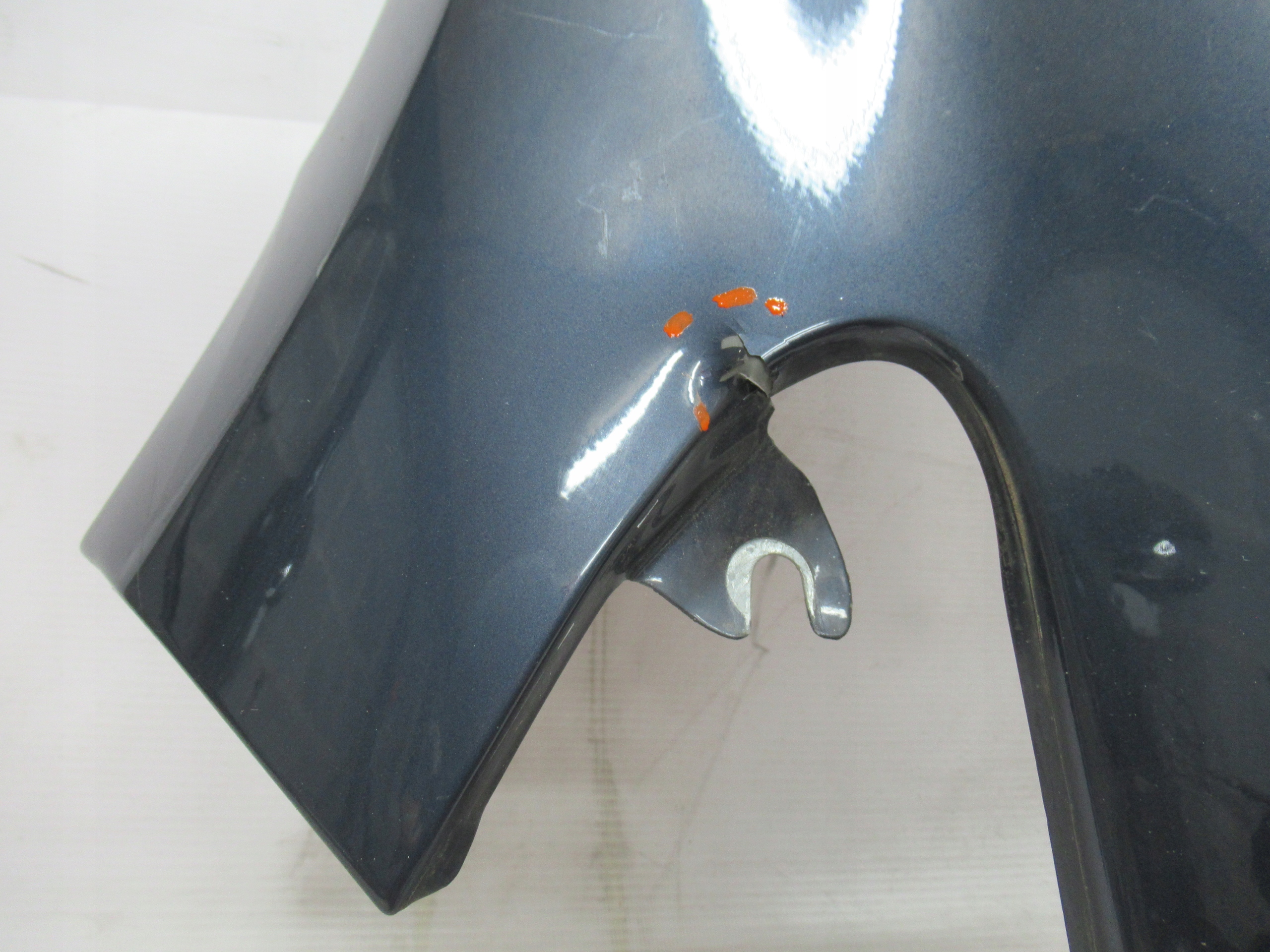 PRAVÝ PREDNÝ BLATNÍK OPEL CORSA D