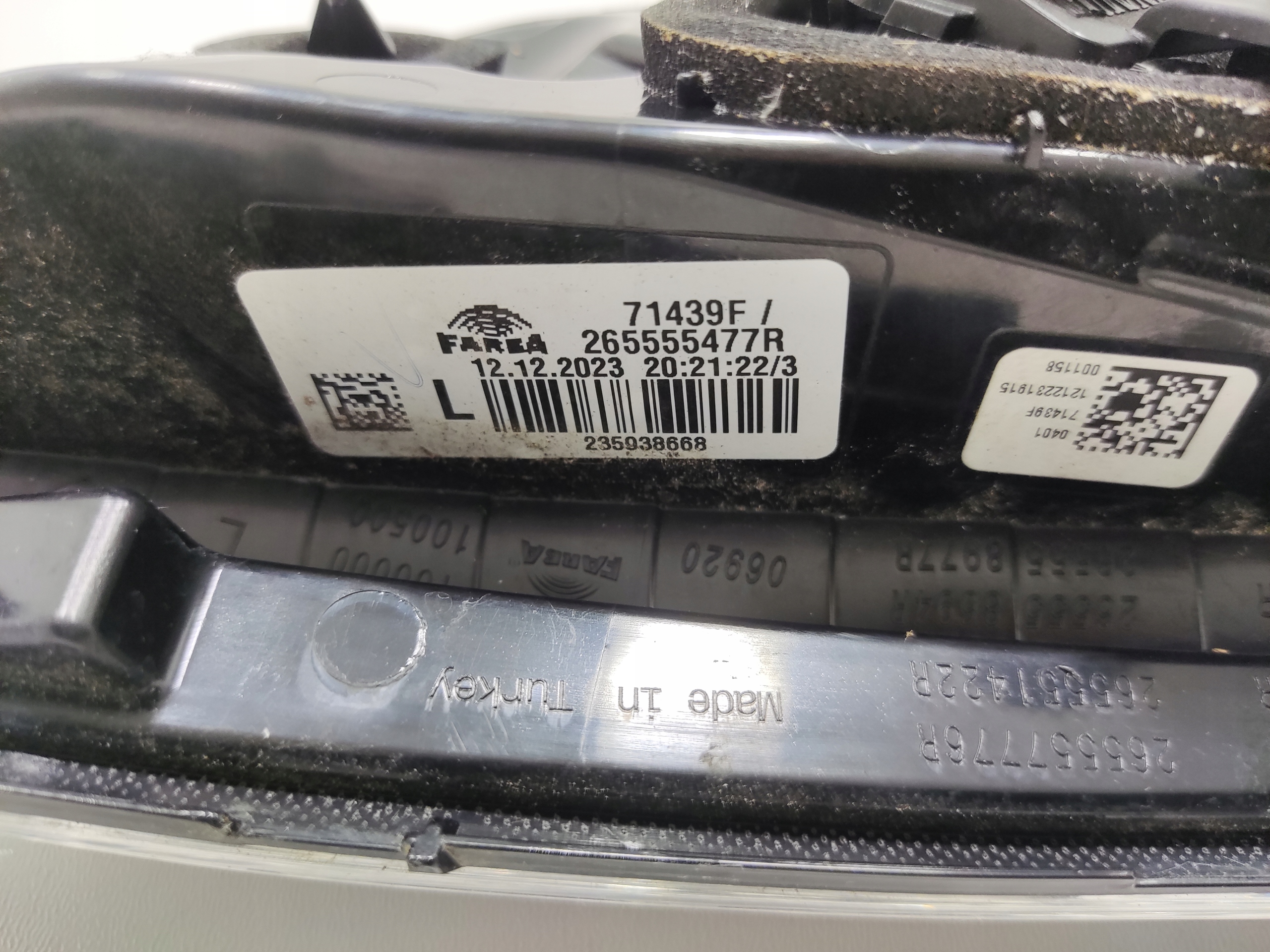 LAVE ZADNE SVETLO LED V KAPOTE RENAULT CLIO V 265555477R 2024-2025 LIFT