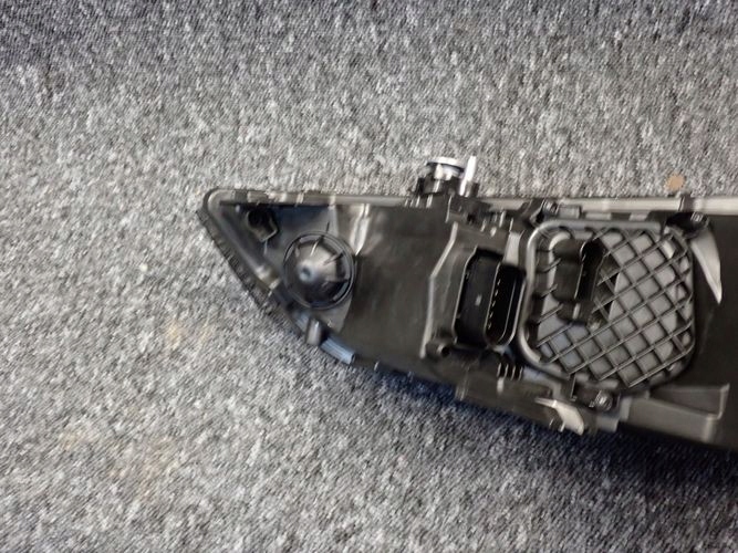 AUDI A1 LIFT 14- PRAVE PREDNE SVETLO