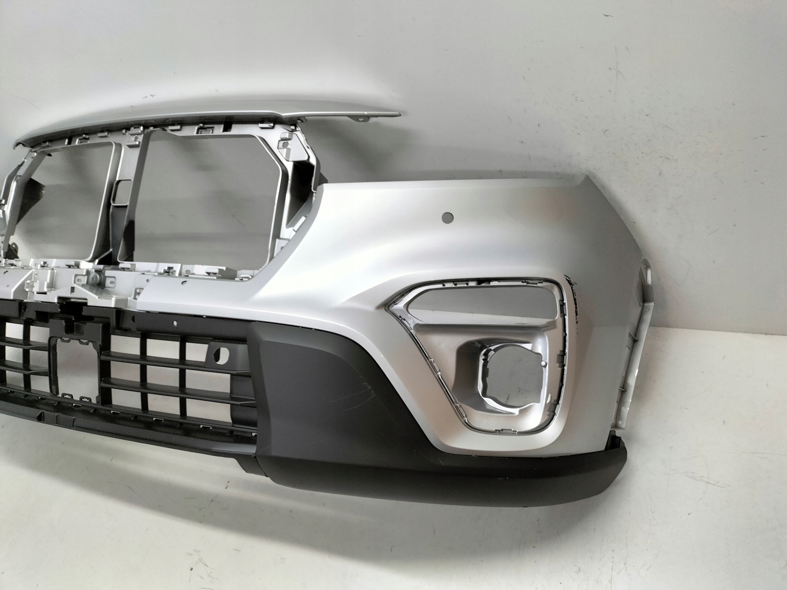 PREDNÝ NÁRAZNÍK SUZUKI S-CROSS 21-
