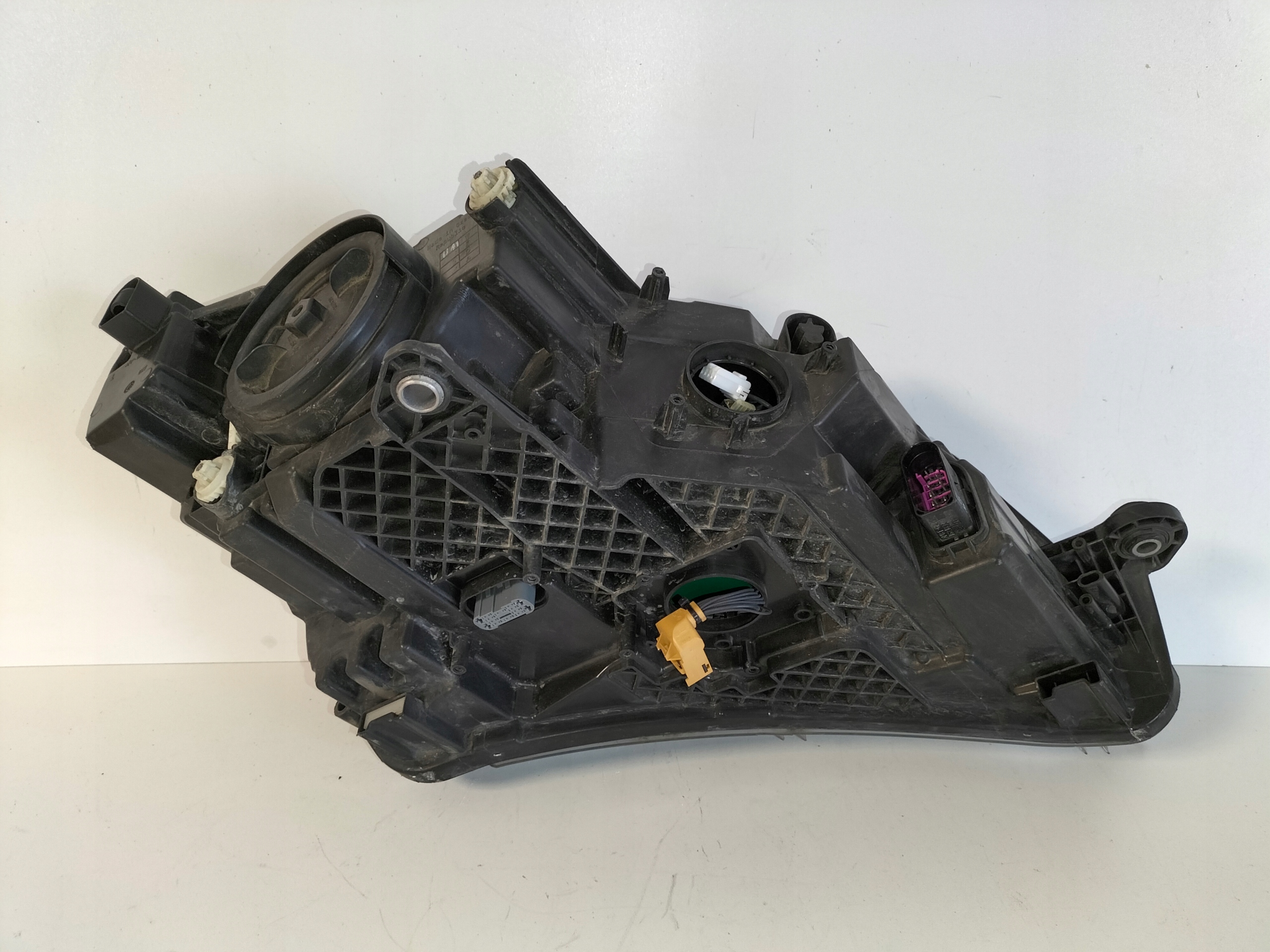 LAVE PREDNE SVETLO SKODA SUPERB III 15-19 BI-XENON