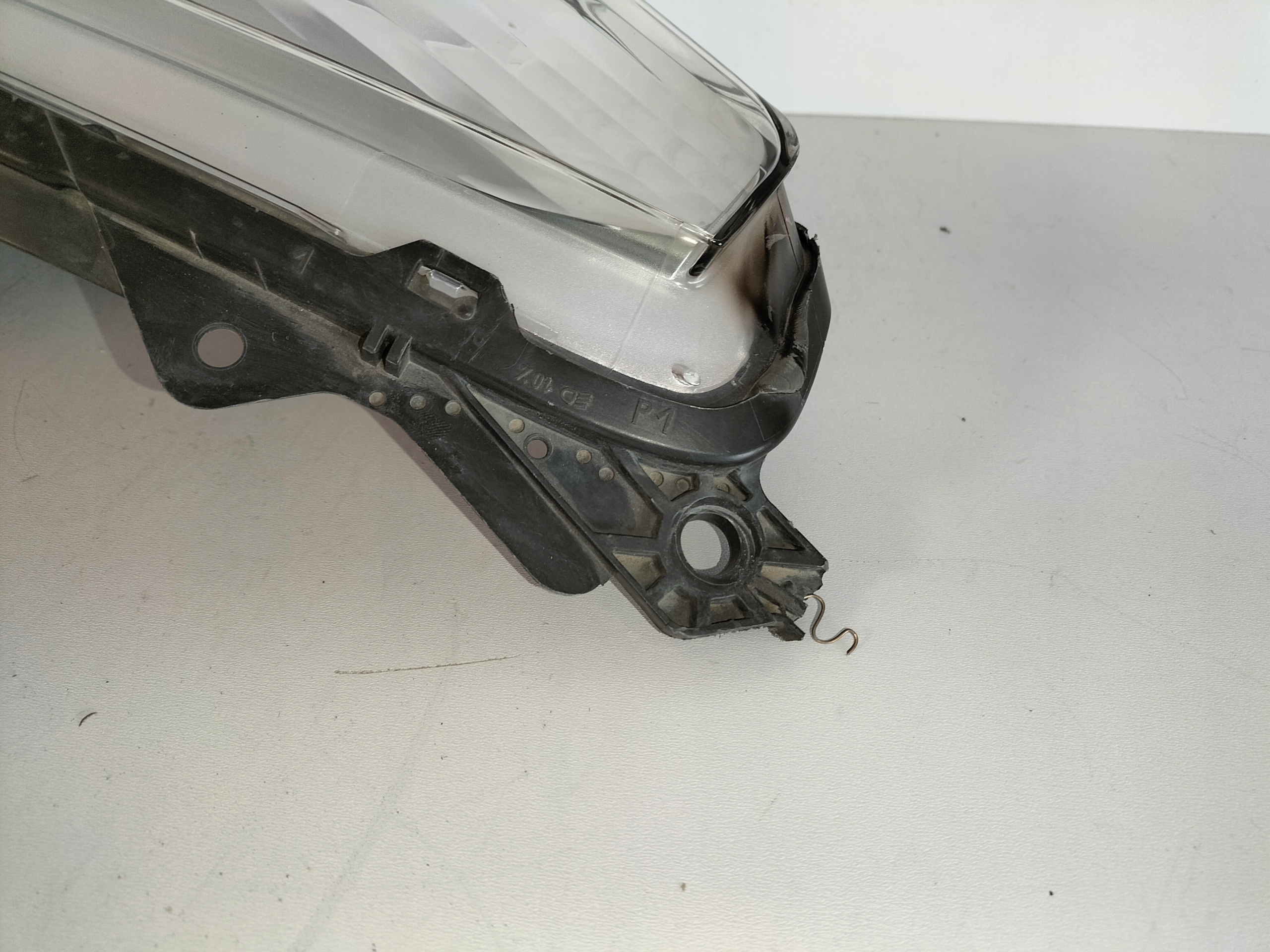 PRAVE PREDNE SVETLO PEUGEOT 508 I 10-14 XENON