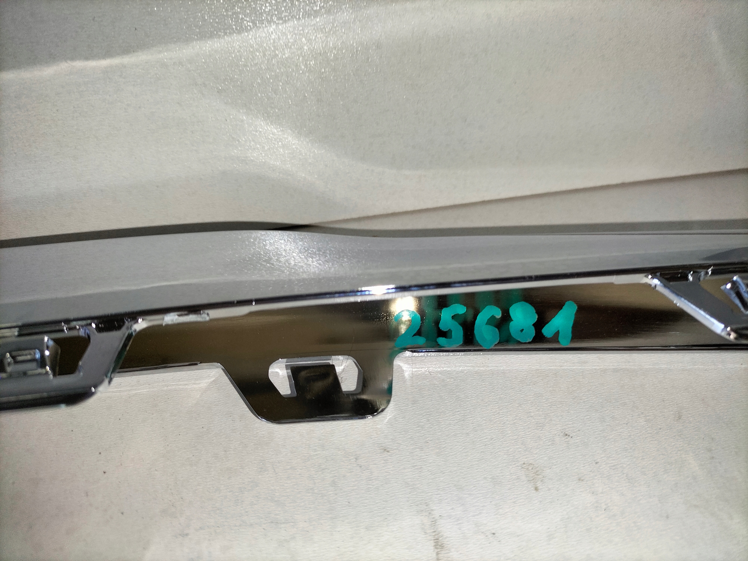 LIŠTA MRIEŽKA NÁRAZNÍKA MERCEDES E KLASA W214 22-