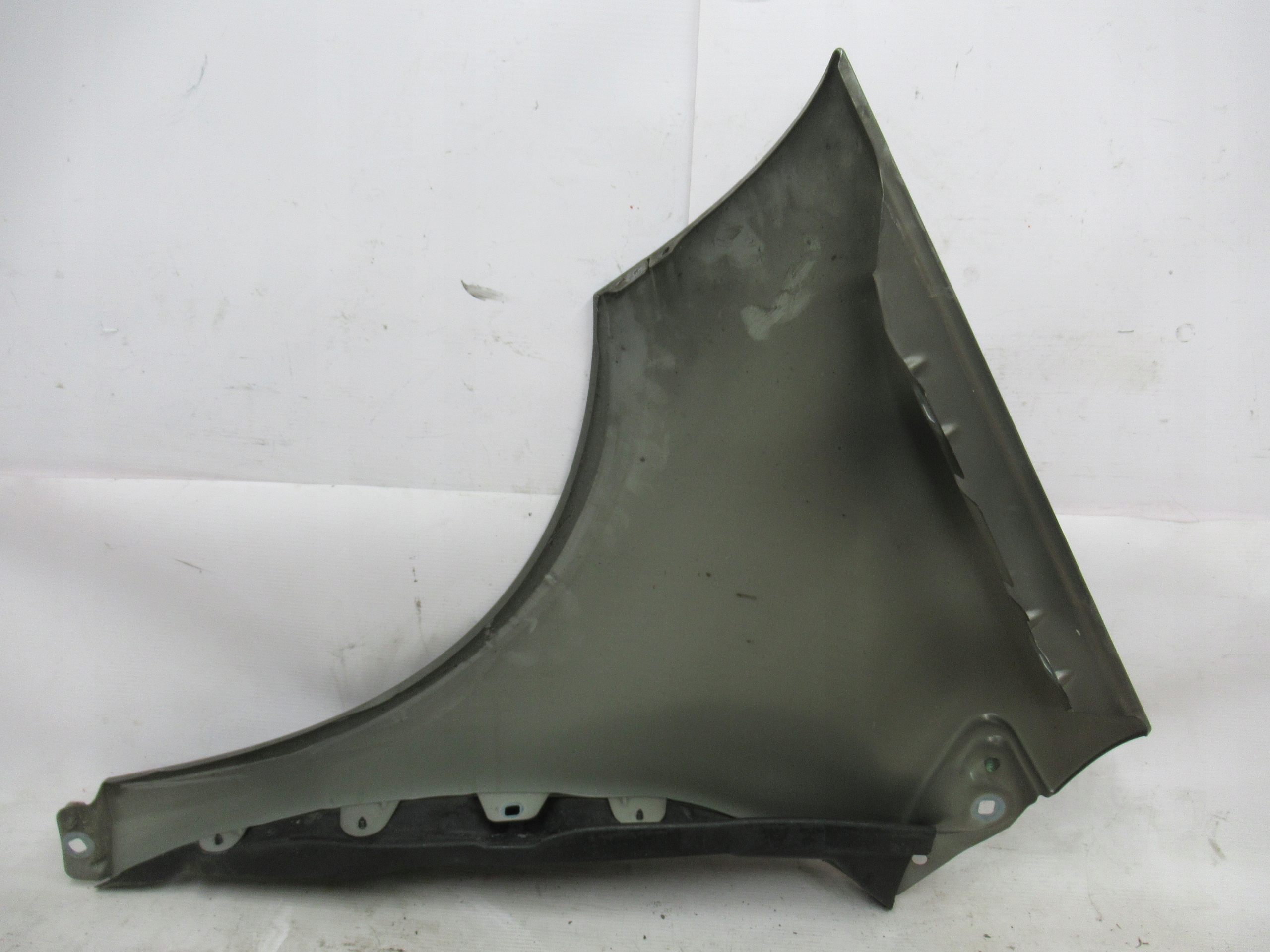 PRAVÝ PREDNÝ BLATNÍK MERCEDES A KLASA W169