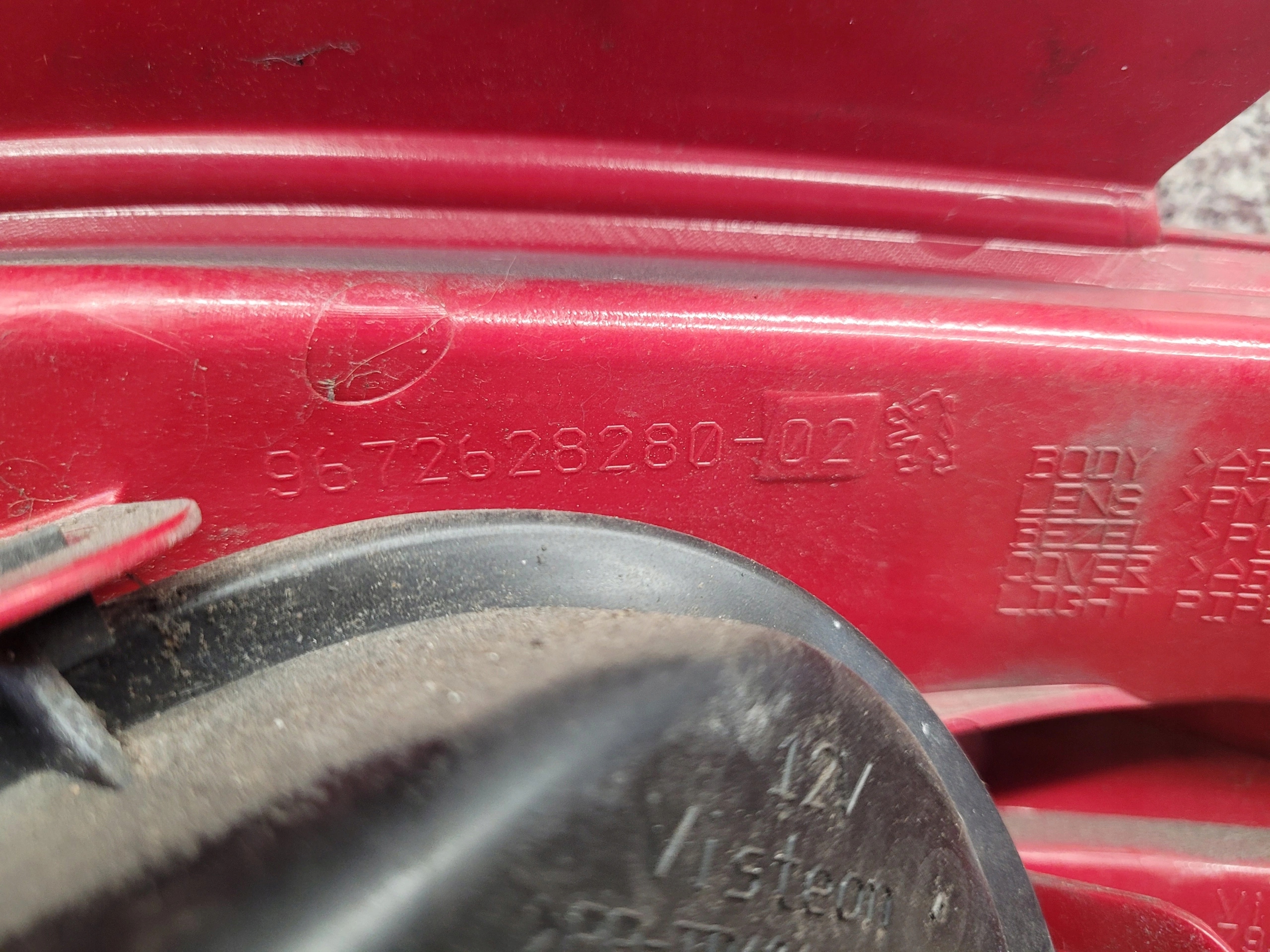 PEUGEOT 208 9672628280 PRAVE ZADNE SVETLO