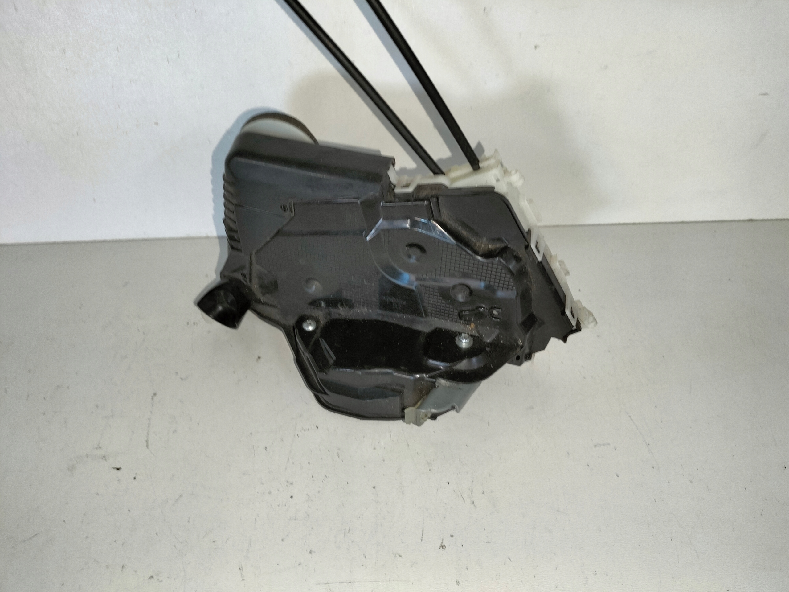 ZÁMOK PRAVÝCH PREDNÝCH DVERÍ TOYOTA YARIS III 11-