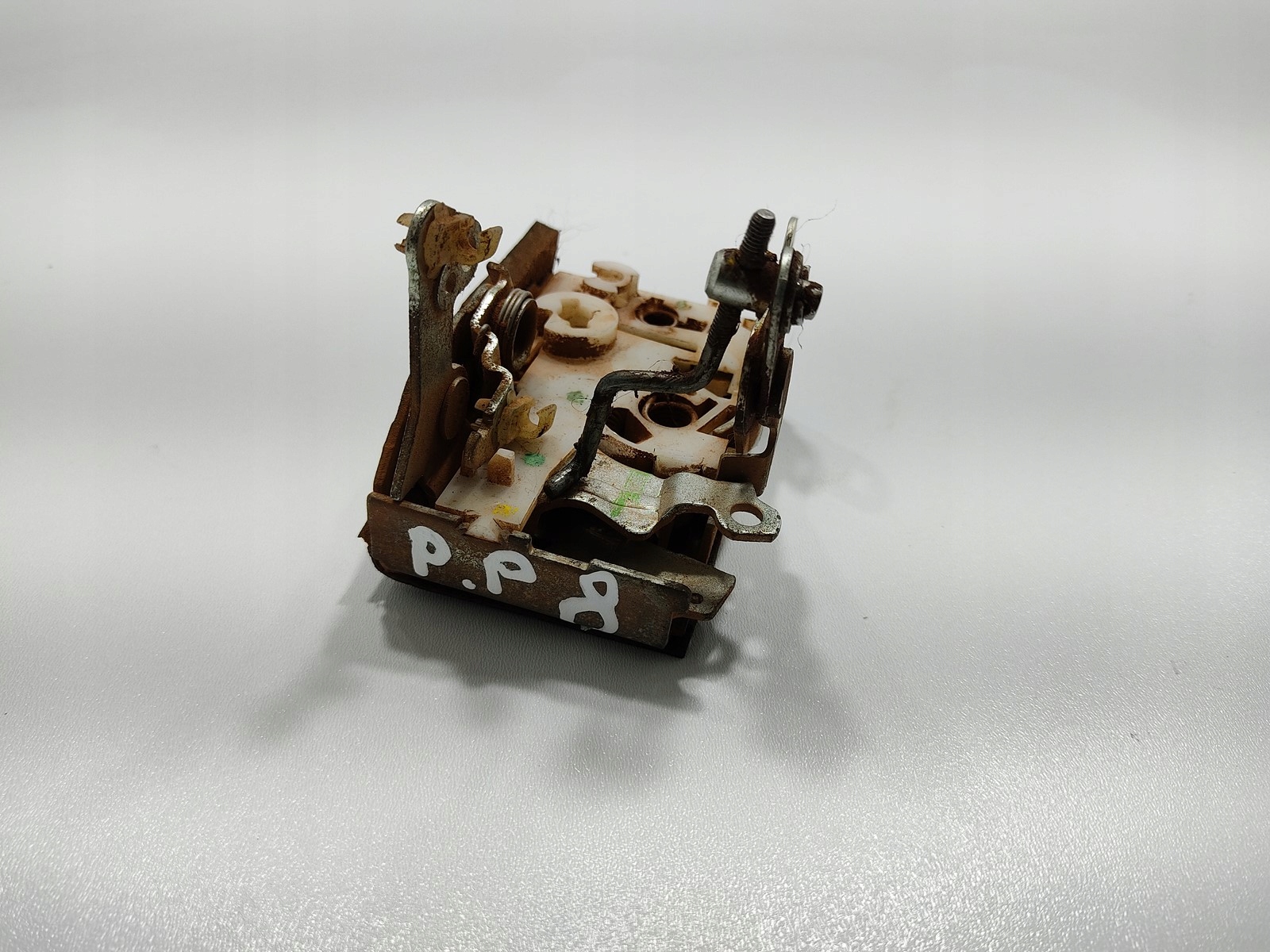 ZAMOK PRAVYCH PREDNYCH DVERI LAND ROVER DEFENDER 1999-2014 EUROPA