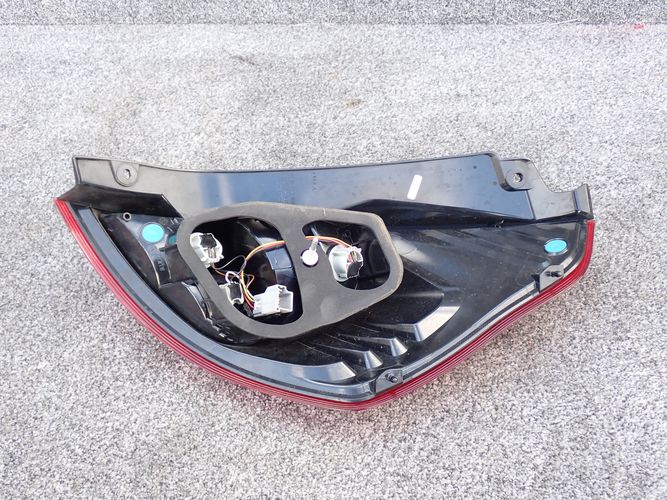 FORD FIESTA MK7 VII LIFT 13-  LAVE ZADNE SVETLO