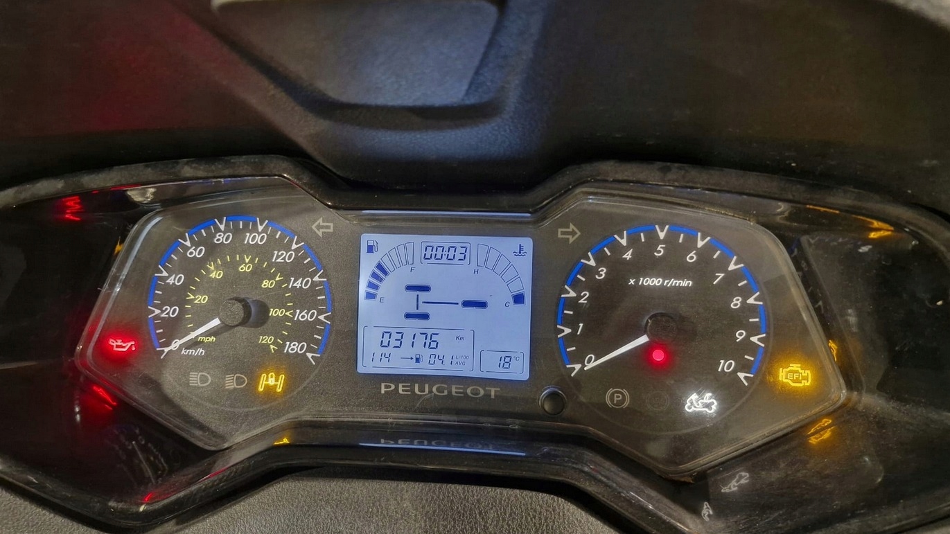 RAMIK KRYT TACHOMETER BUDIKYA METROPOLIS RS 400 1178216300 2013-2018