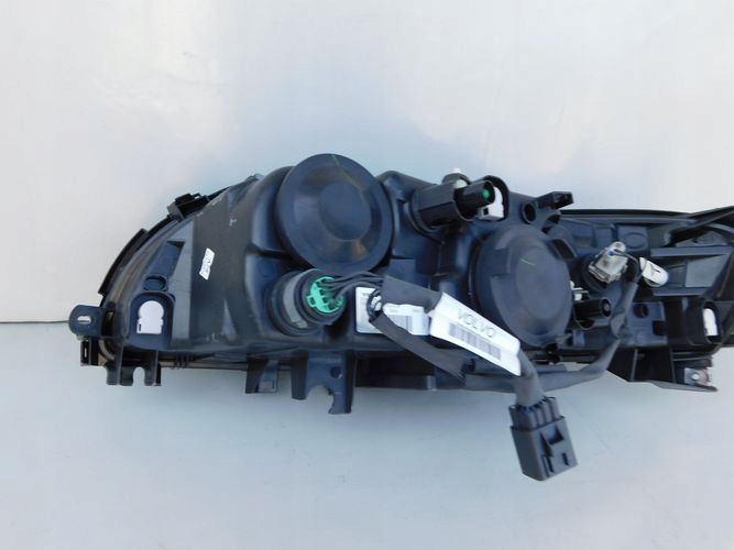 VOLVO V70 XC70 LIFT PRAVE PREDNE SVETLO