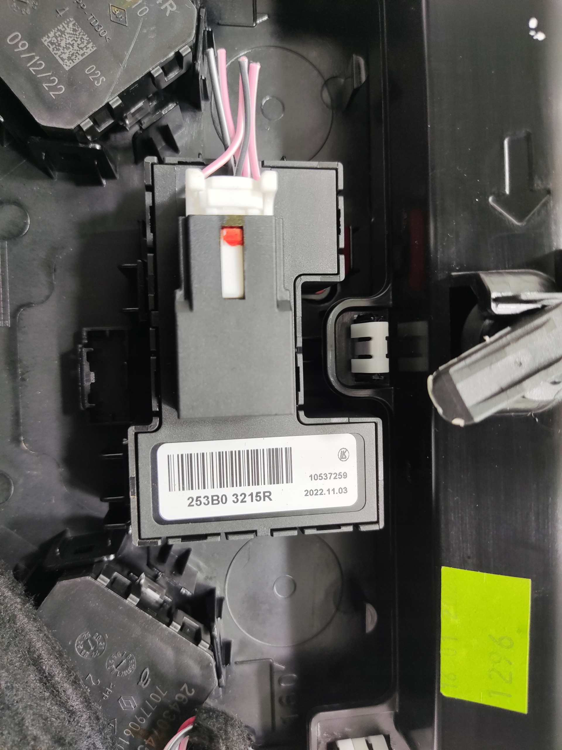 OSVETLENIE INTERIERU STROPNICE RENAULT AUSTRAL 2022-2025 253B03215R