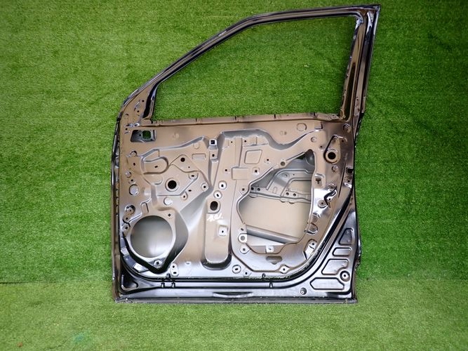 TOYOTA YARIS IV CROSS PRAVE PREDNE DVERE