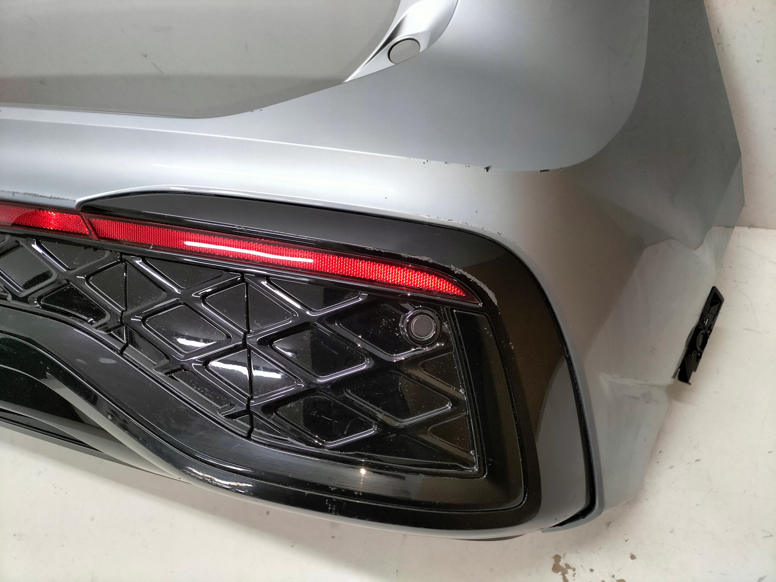 ZADNÝ NÁRAZNÍK VW TIGUAN III 24- R-LINE