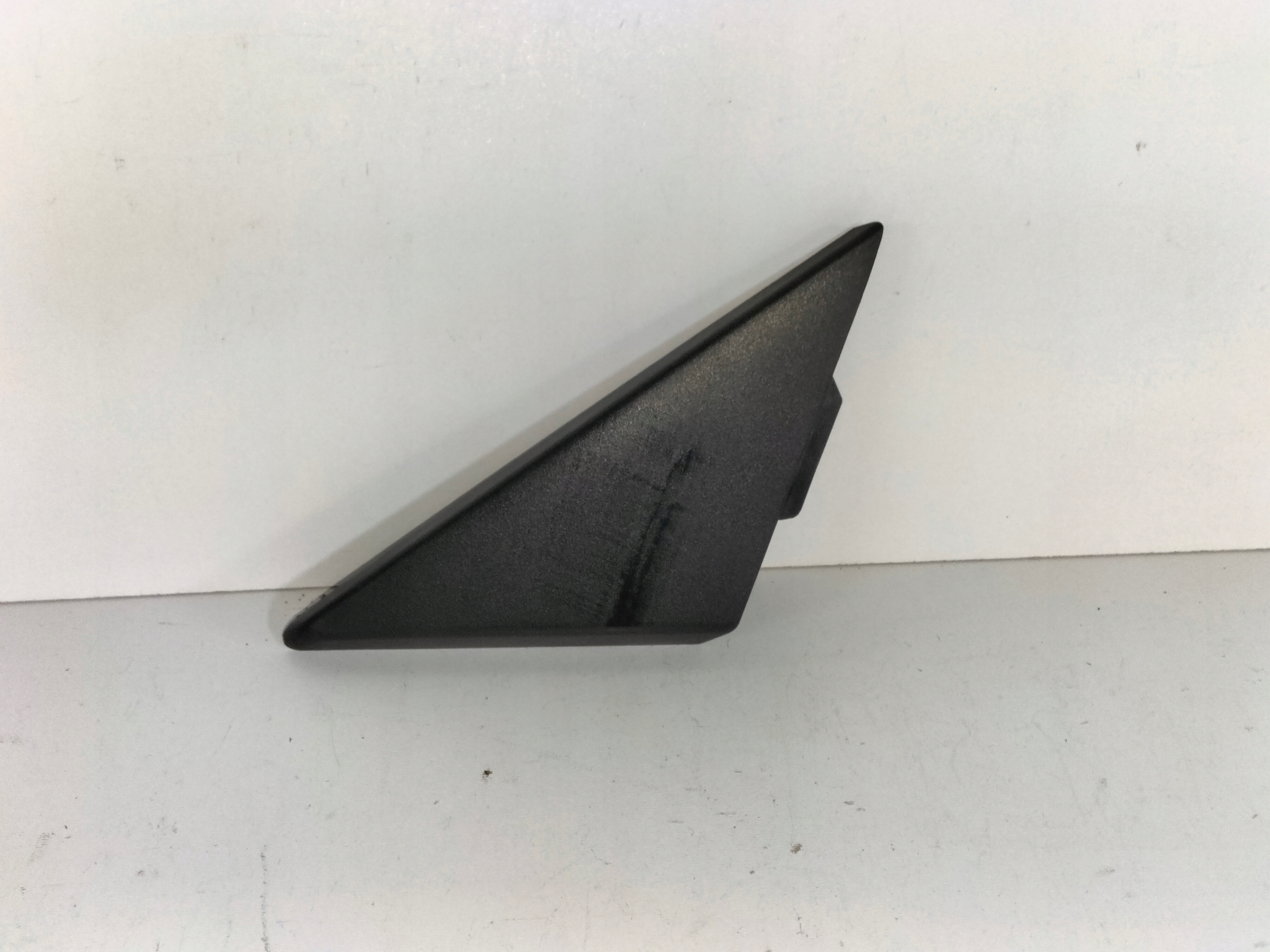 TROJUHOLNIK KRYT DVERE PRAVY AUDI TT 8S0 14-