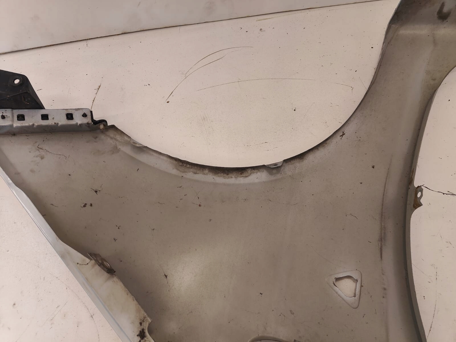 Mitsubishi Colt VI 04-09 ĽAVÝ PREDNÝ BLATNÍK