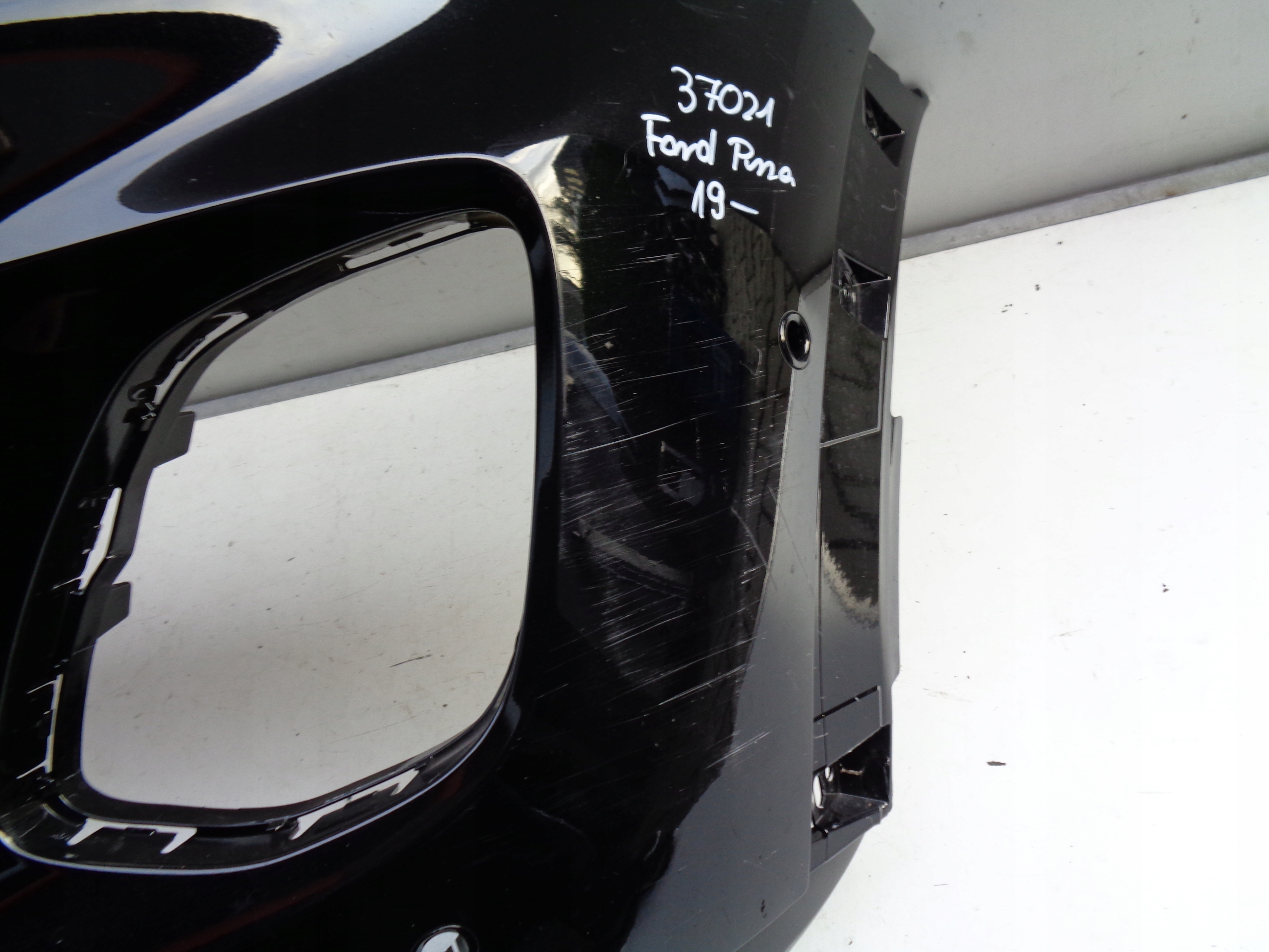 PREDNÝ NÁRAZNÍK FORD PUMA 19- NR 37021