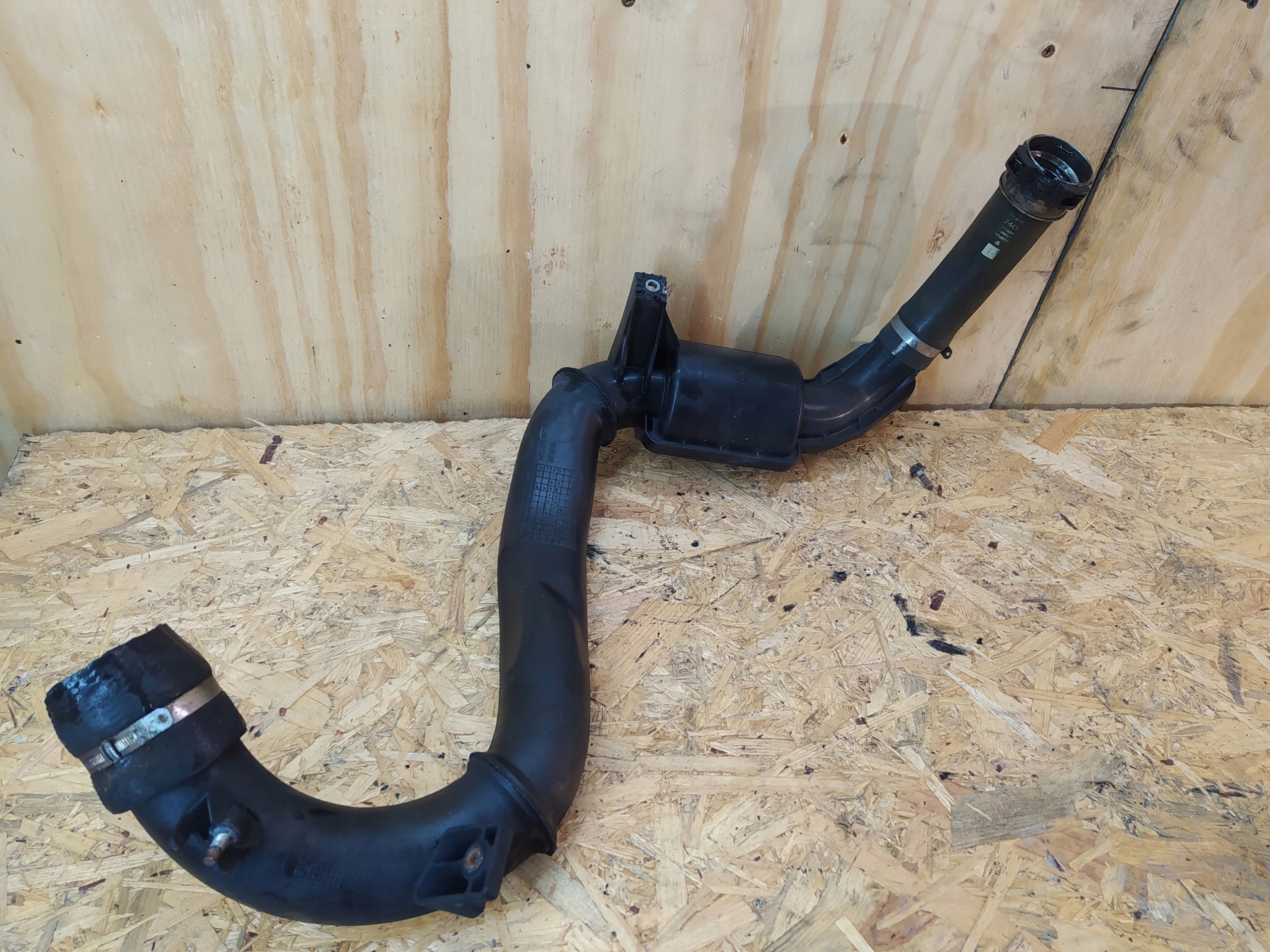 RENAULT TRAFIC II HADICA TRUBKA 2.0 DCI 8200760909