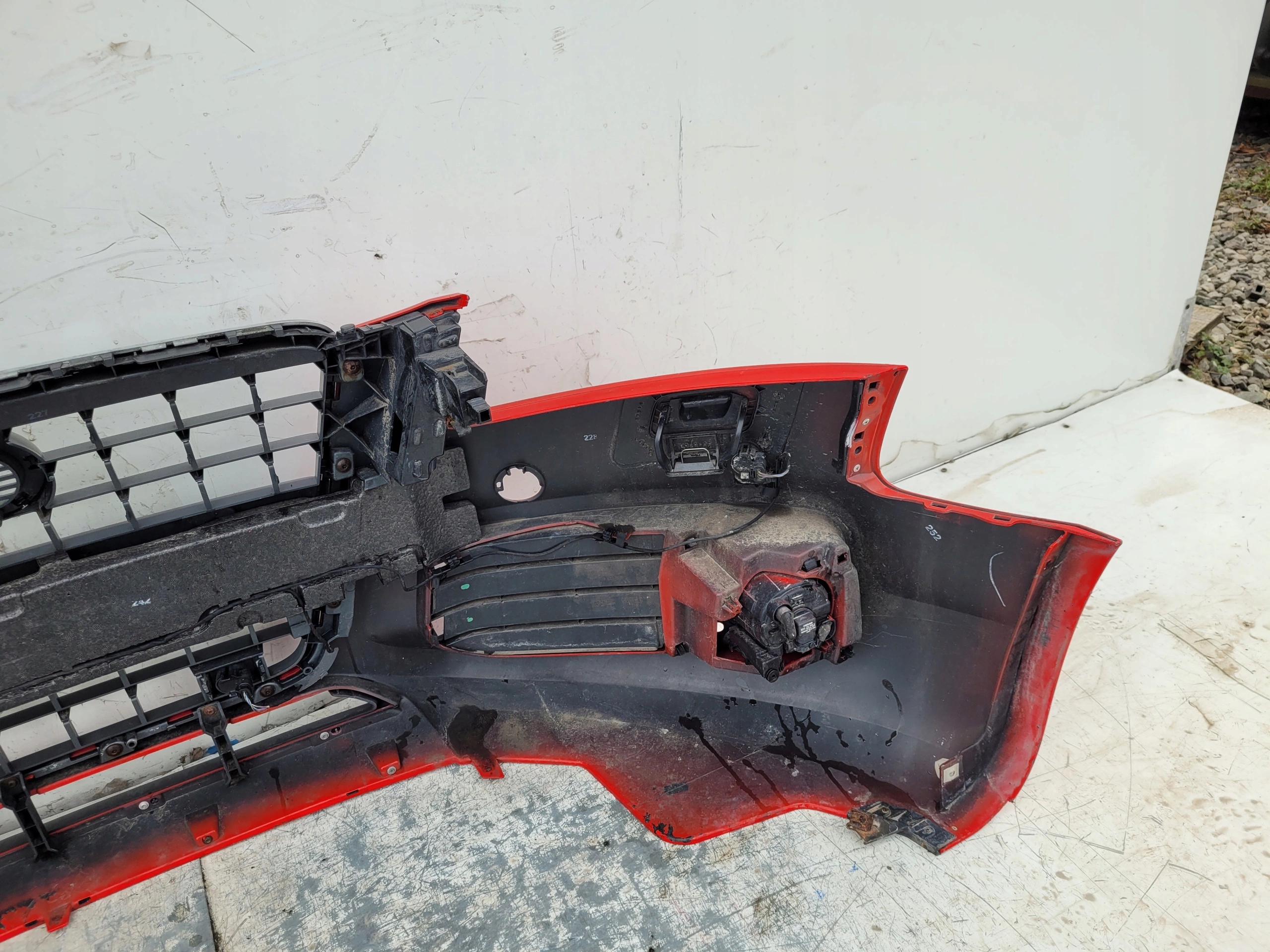 AUDI S5 8T XENON PDC 8T0807437D PREDNÝ NÁRAZNÍK