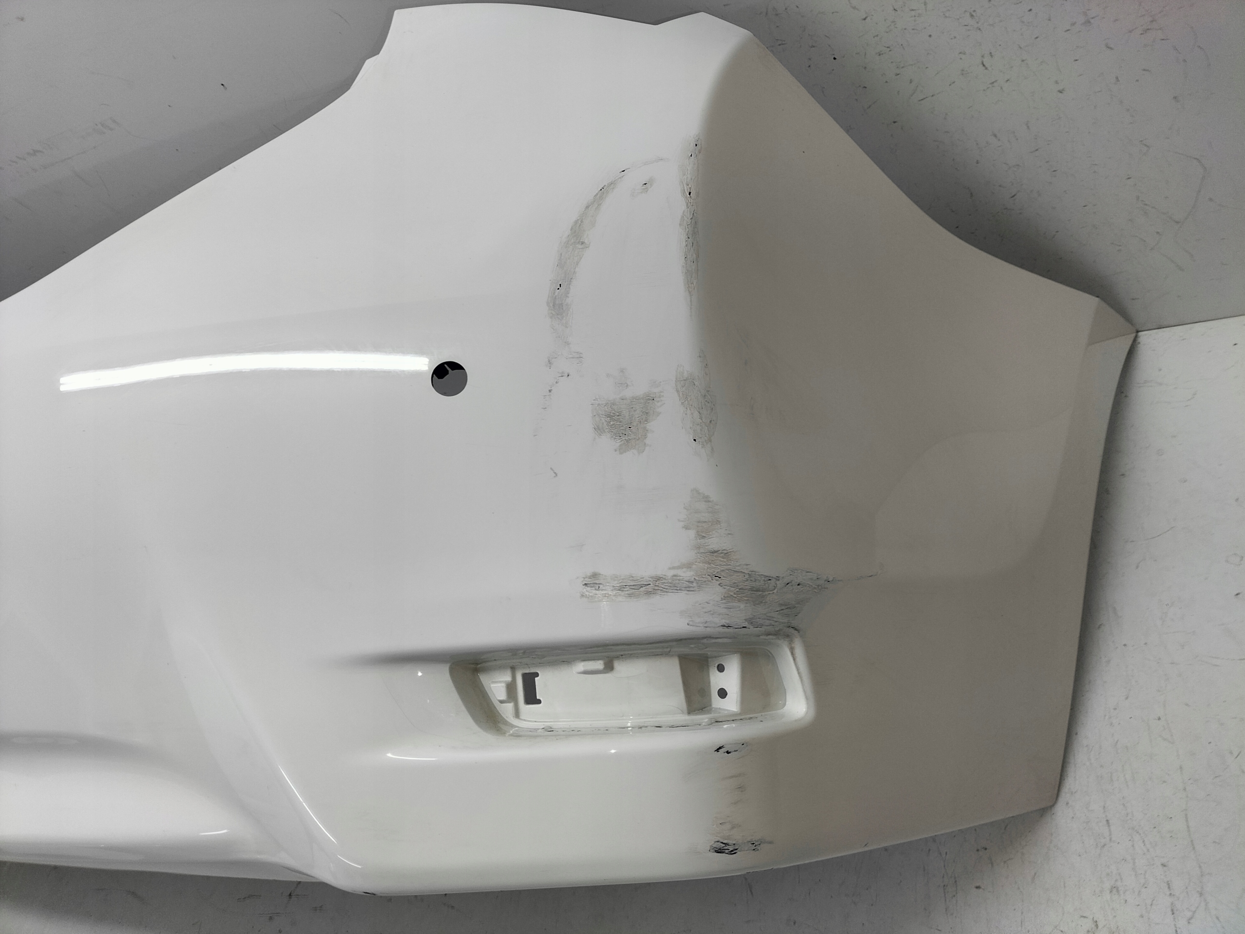 ZADNÝ NÁRAZNÍK TOYOTA COROLLA E16 E18 13- SEDAN