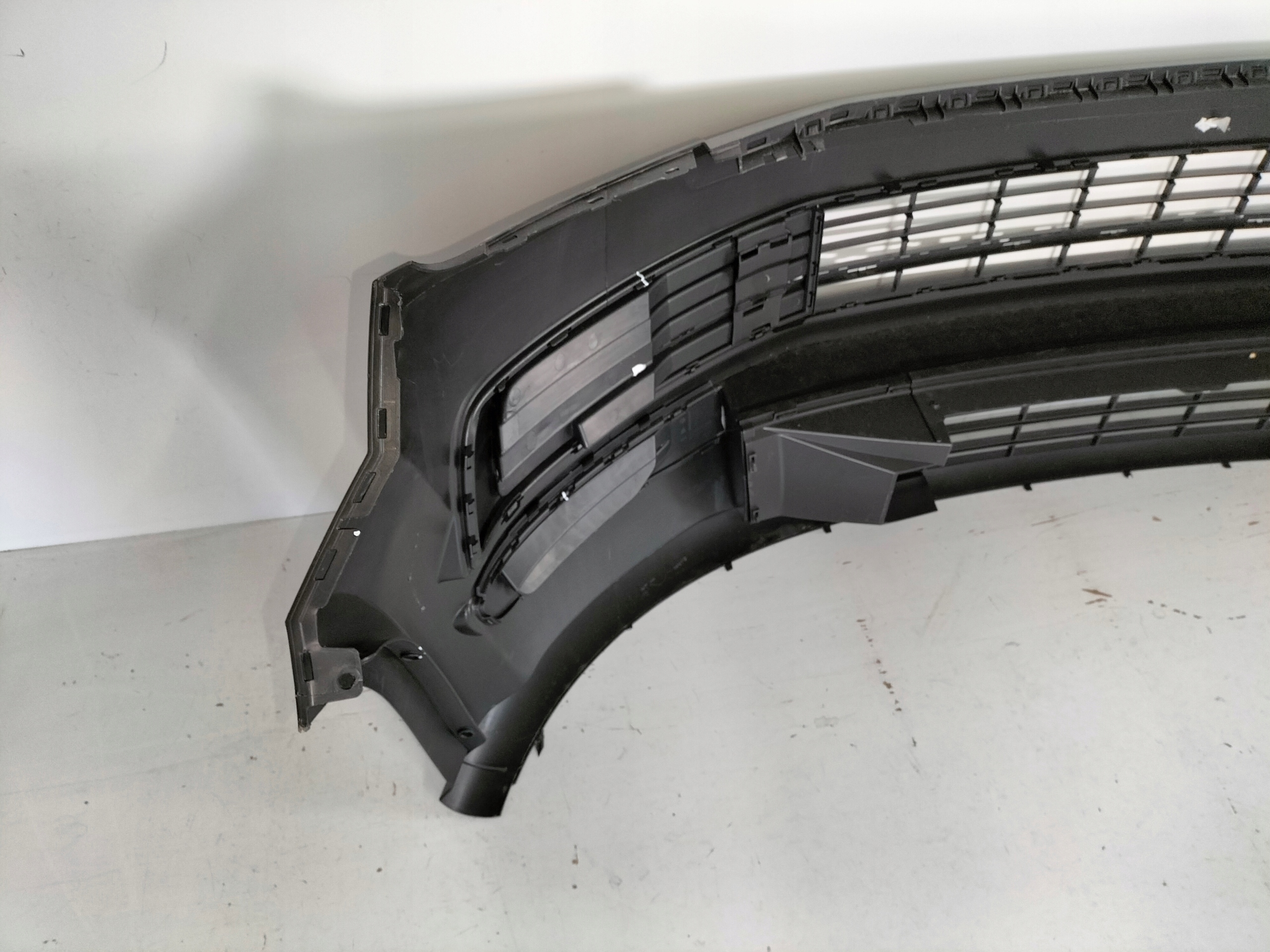 PREDNÝ NÁRAZNÍK VW T6 MULTIVAN 16- TUNING