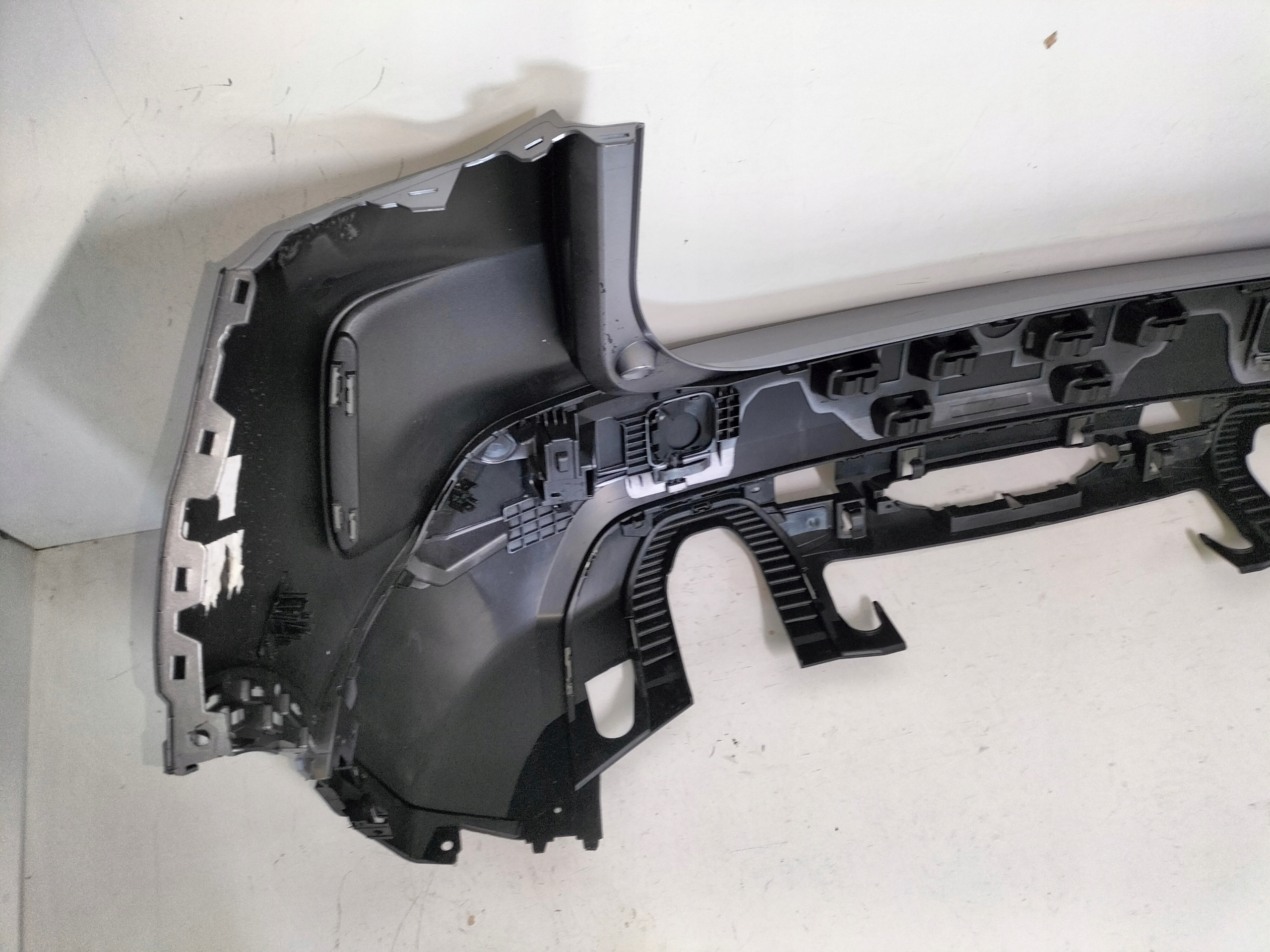 ZADNÝ NÁRAZNÍK CITROEN C4 III 20-