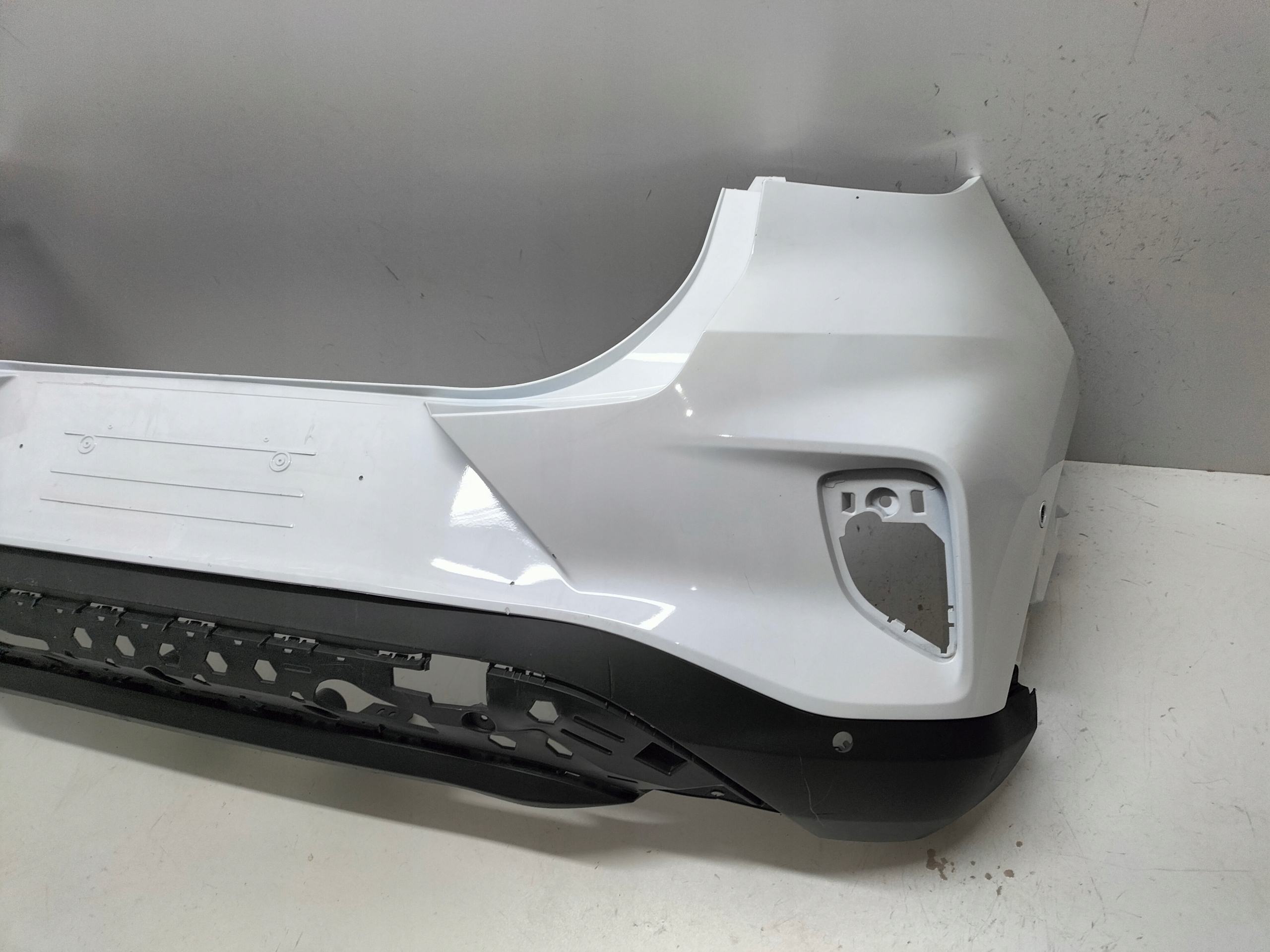 ZADNÝ NÁRAZNÍK FORD PUMA MK2 19-