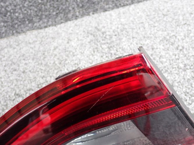 RENAULT ARKANA LED 19- LAVE ZADNE SVETLO V KAPOTE