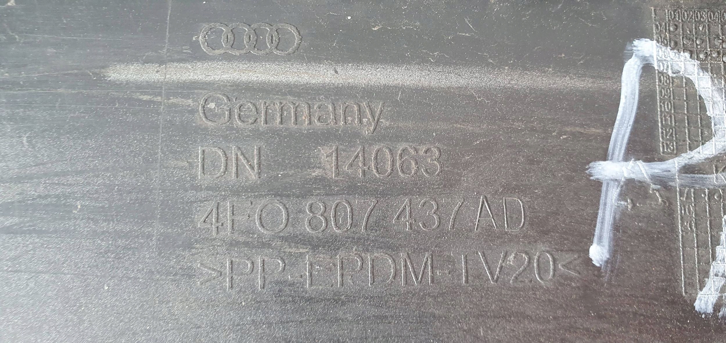 Audi A6 C6 4F S-LINE S-LINE XENON PREDNÝ NÁRAZNÍK