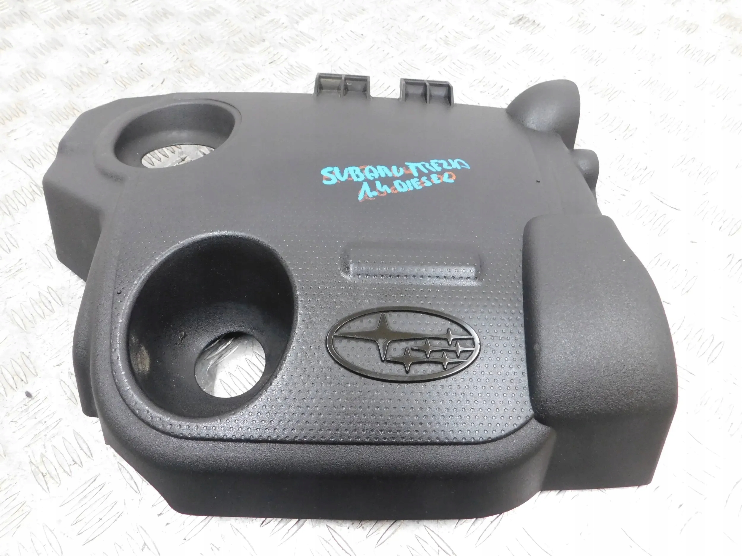 HORNÝ KRYT MOTORA SUBARU TREZIA 1.4 D