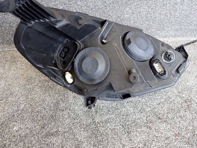 FORD FIESTA MK8 VIII 17- LAVE PREDNE SVETLO