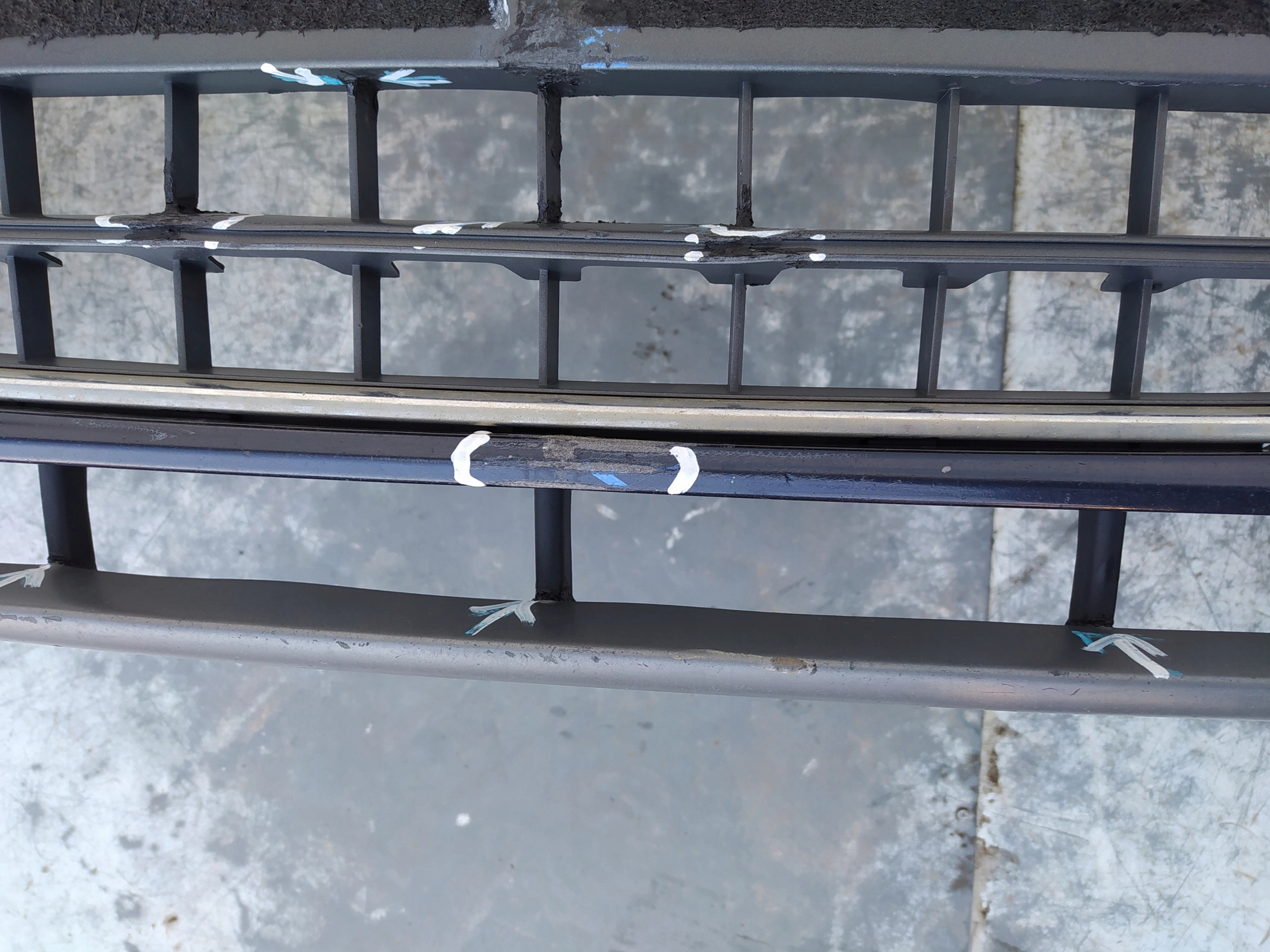 AUDI A4 B8 XENON S-LINE PREDNÝ NÁRAZNÍK