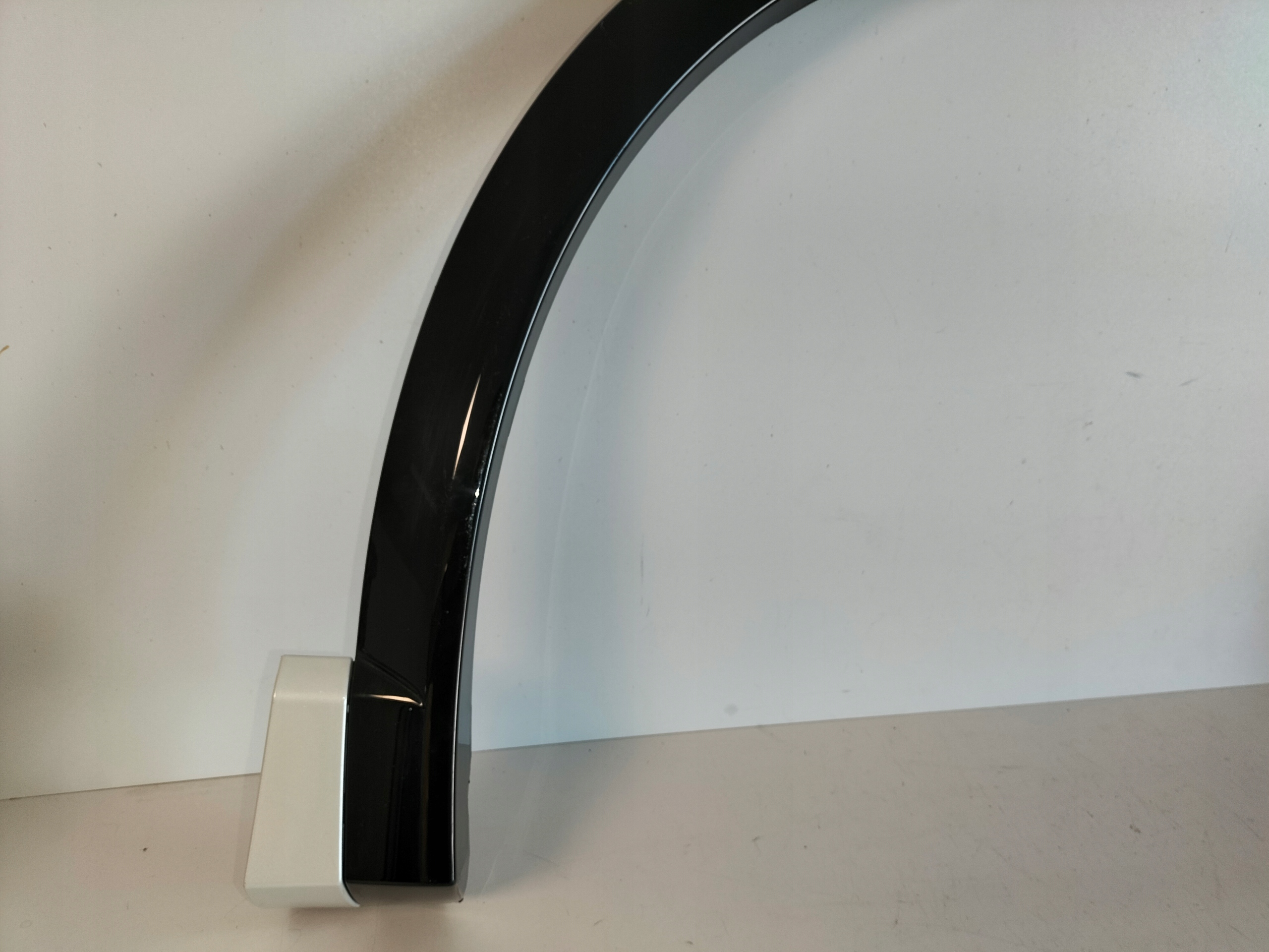 LISTA PRAVEHO PREDNEHO BLATNIKA VW TIGUAN III 24- R-LINE