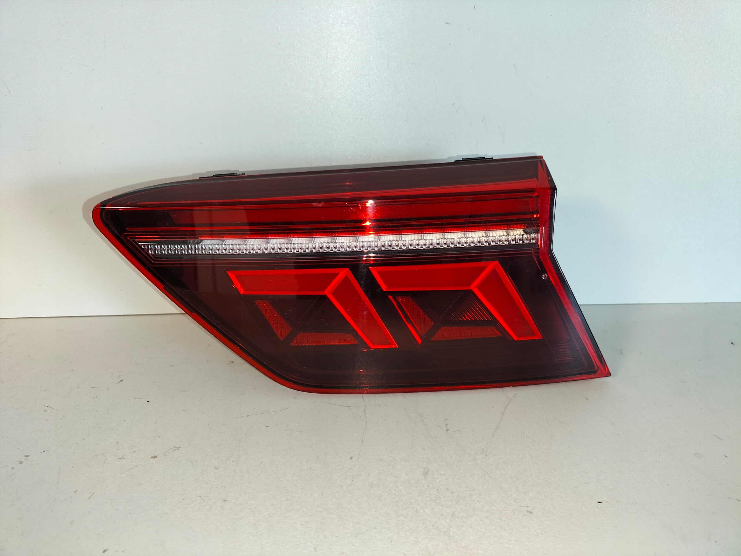PRAVE ZADNE SVETLO VW TIGUAN II 5NA LIFT 20- LED IQ LIGHT
