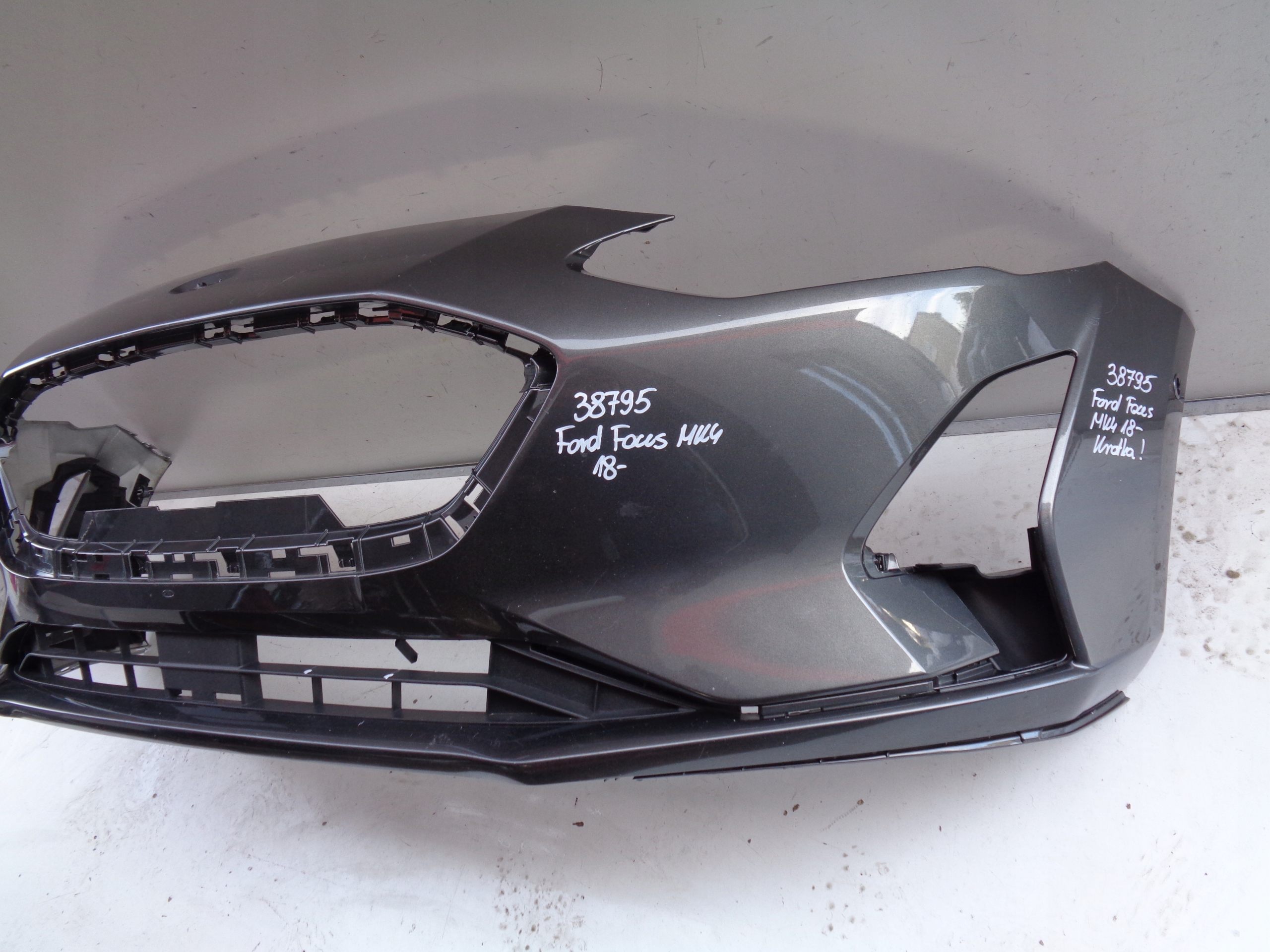 PREDNÝ NÁRAZNÍK FORD FOCUS MK4 18- NR 38795